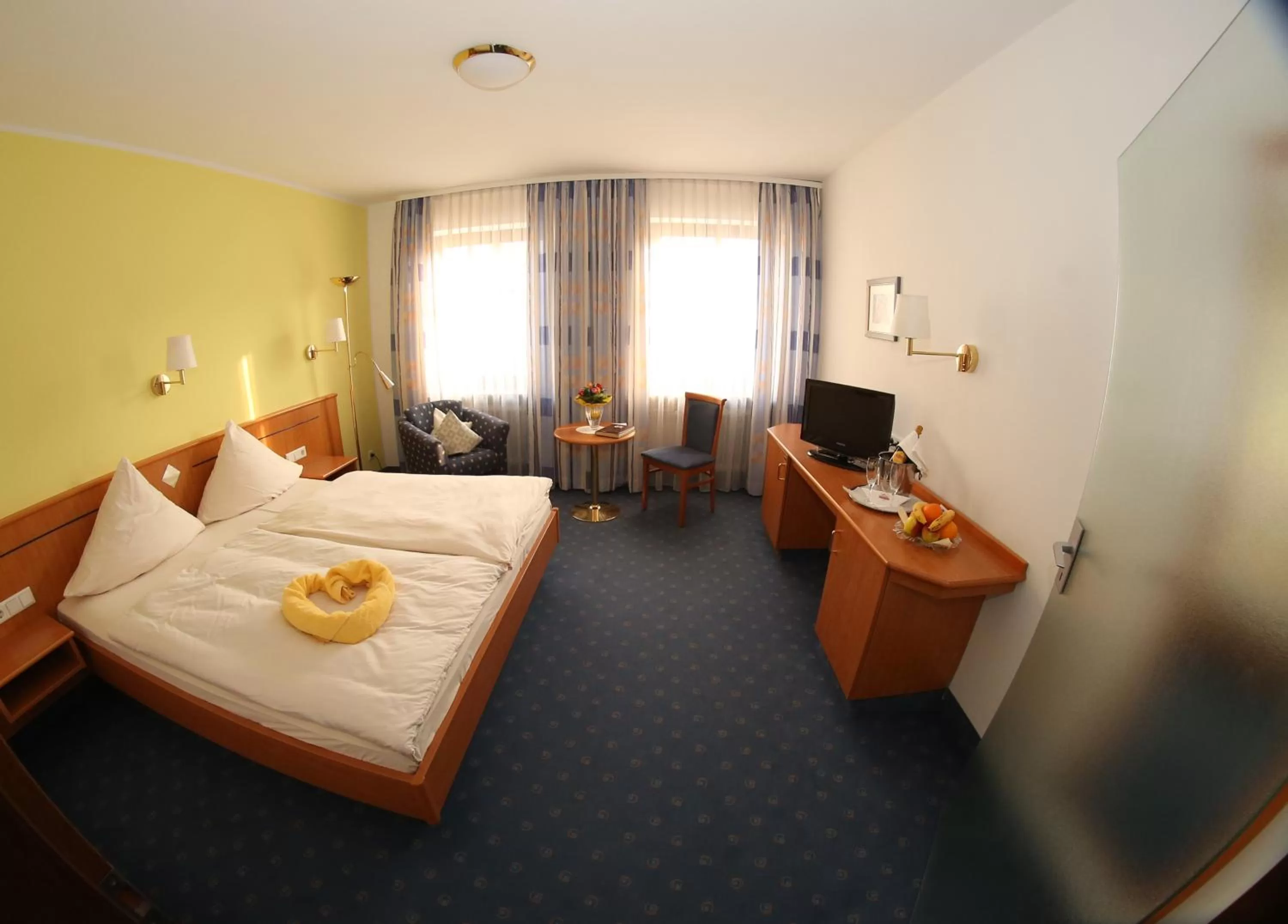 Photo of the whole room, Bed in Hotel-Landgasthof Schuster