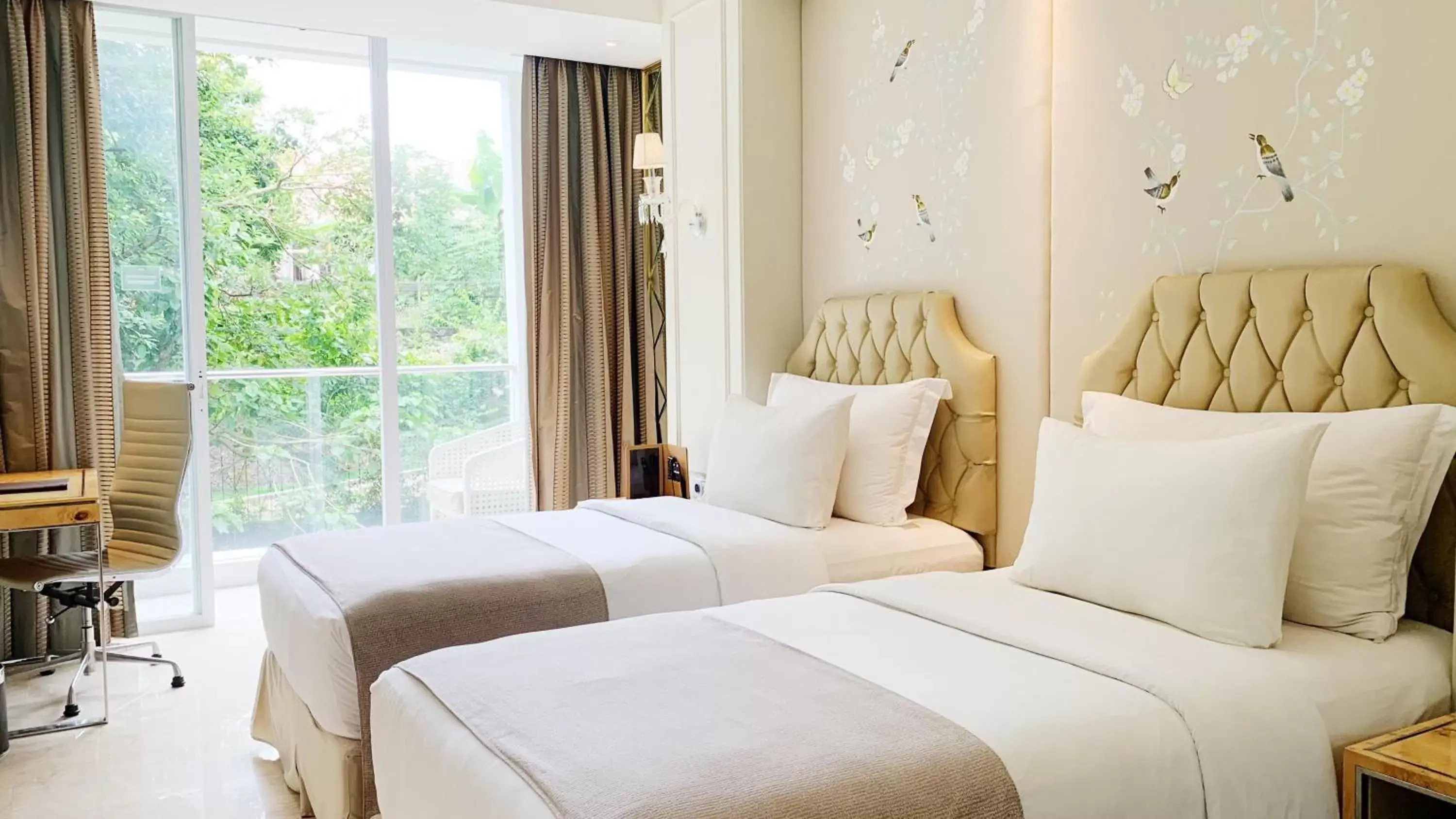 Deluxe Twin Room in Art Deco Luxury Hotel & Residence Deluxe Twin Room in Art Deco Luxury Hotel & Residence