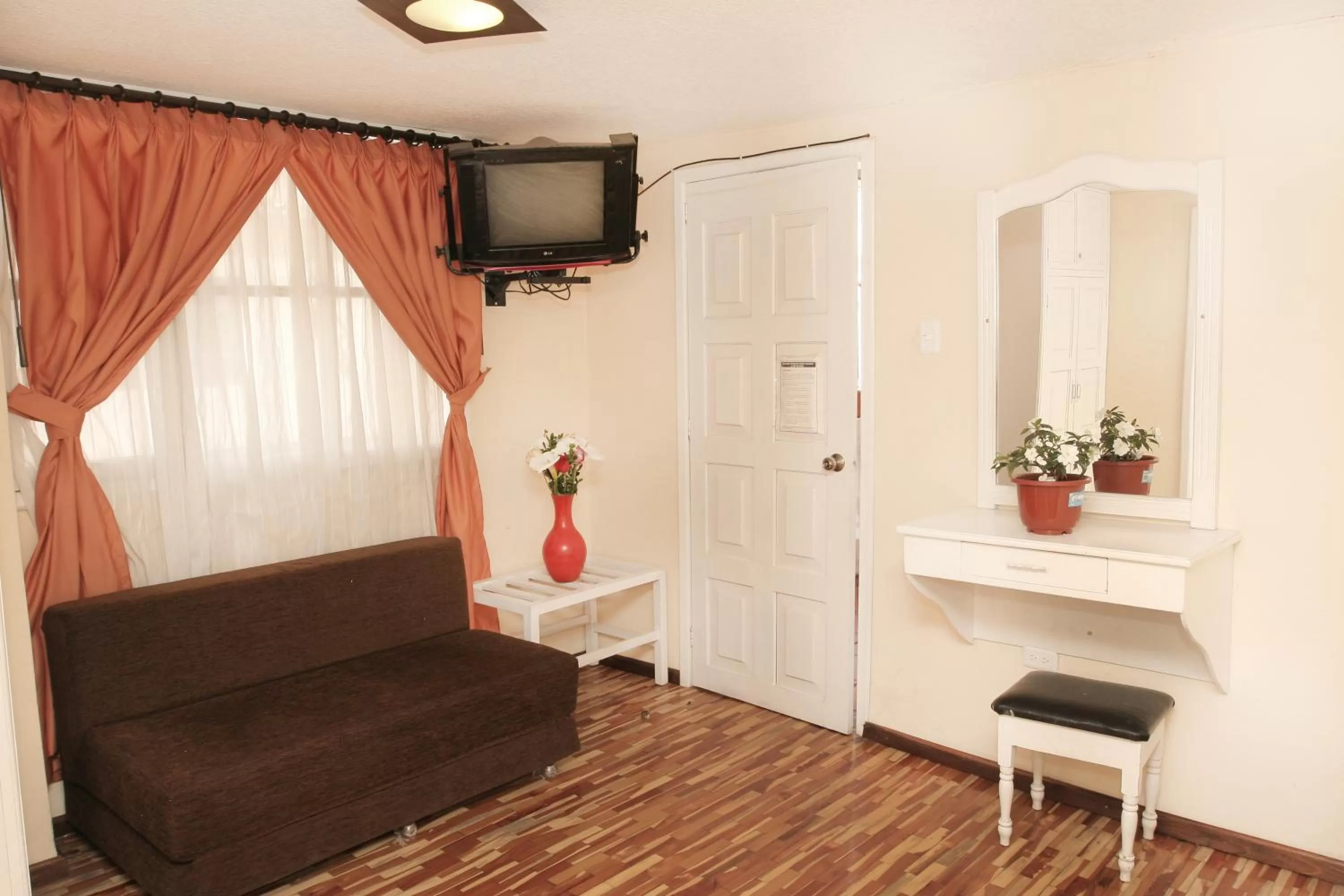 Photo of the whole room, Seating Area in Hotel Europa