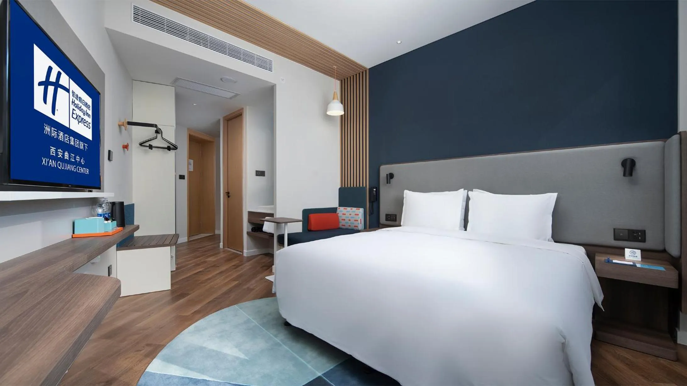 Property building, Bed in Holiday Inn Express Xi'an Qujiang Center by IHG