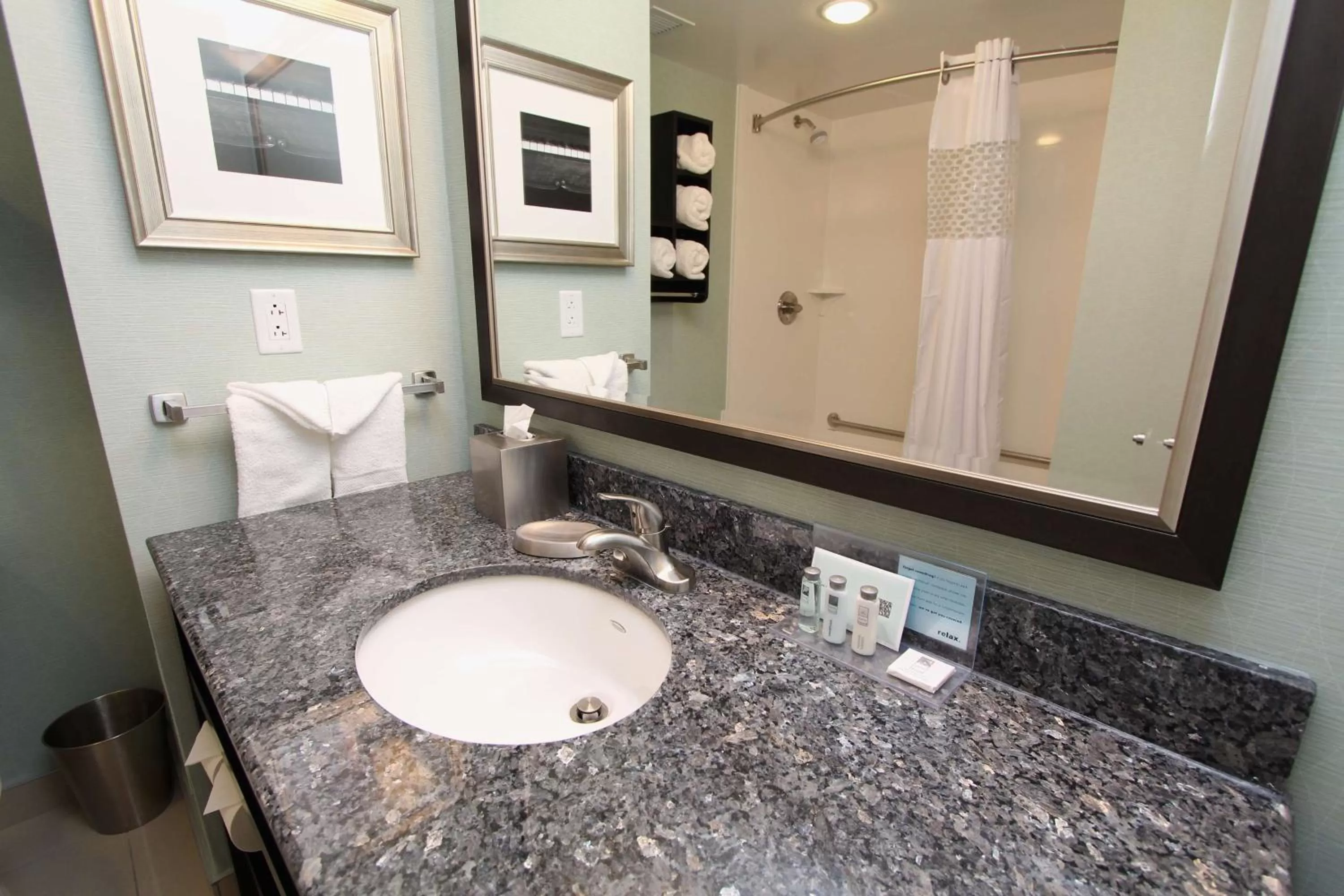 Bed in Hampton Inn & Suites by Hilton St. John's Airport