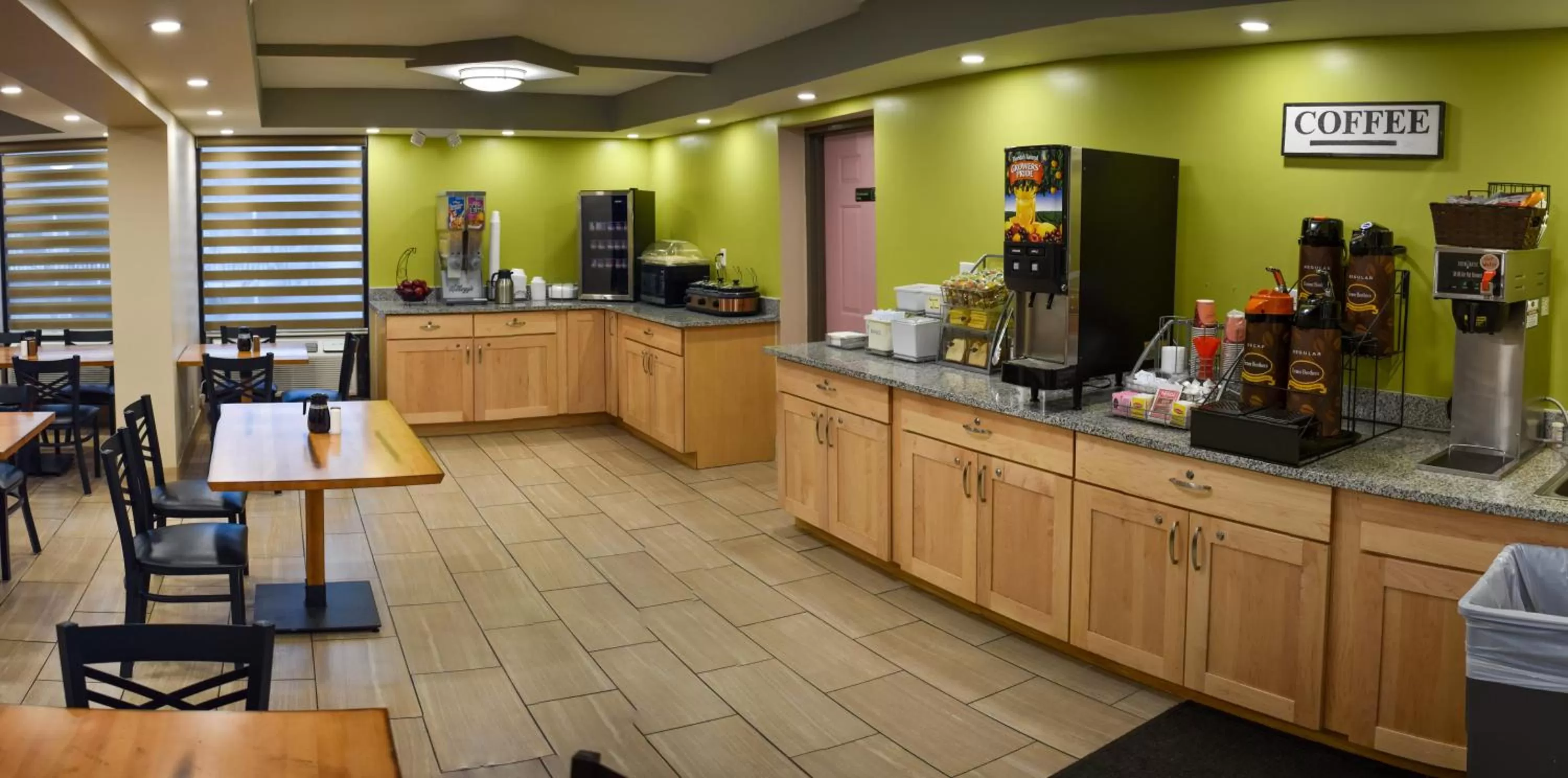 Food and drinks in Super 8 by Wyndham Branson By Andy Williams Theatre