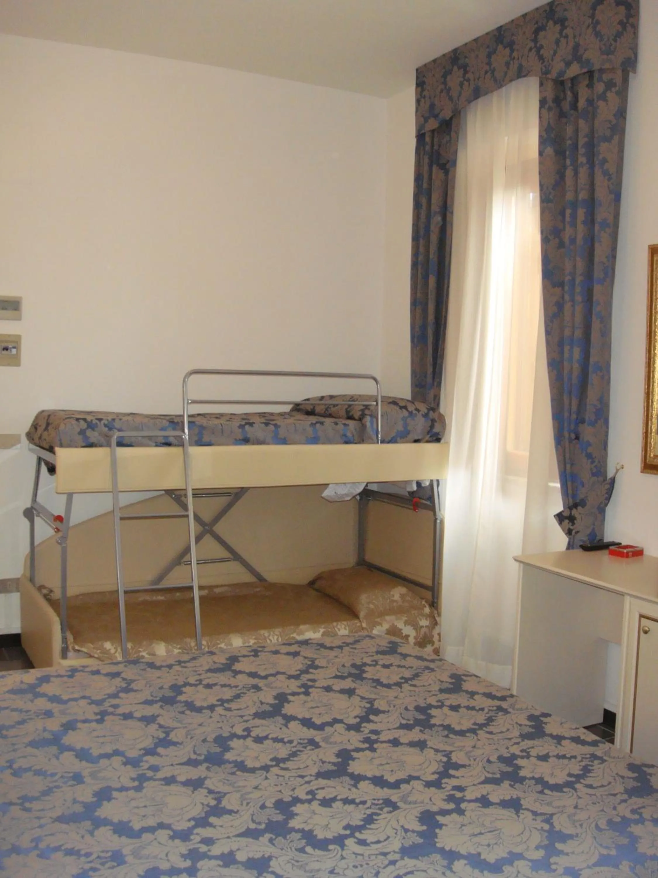 Bed in Hotel La Meridiana