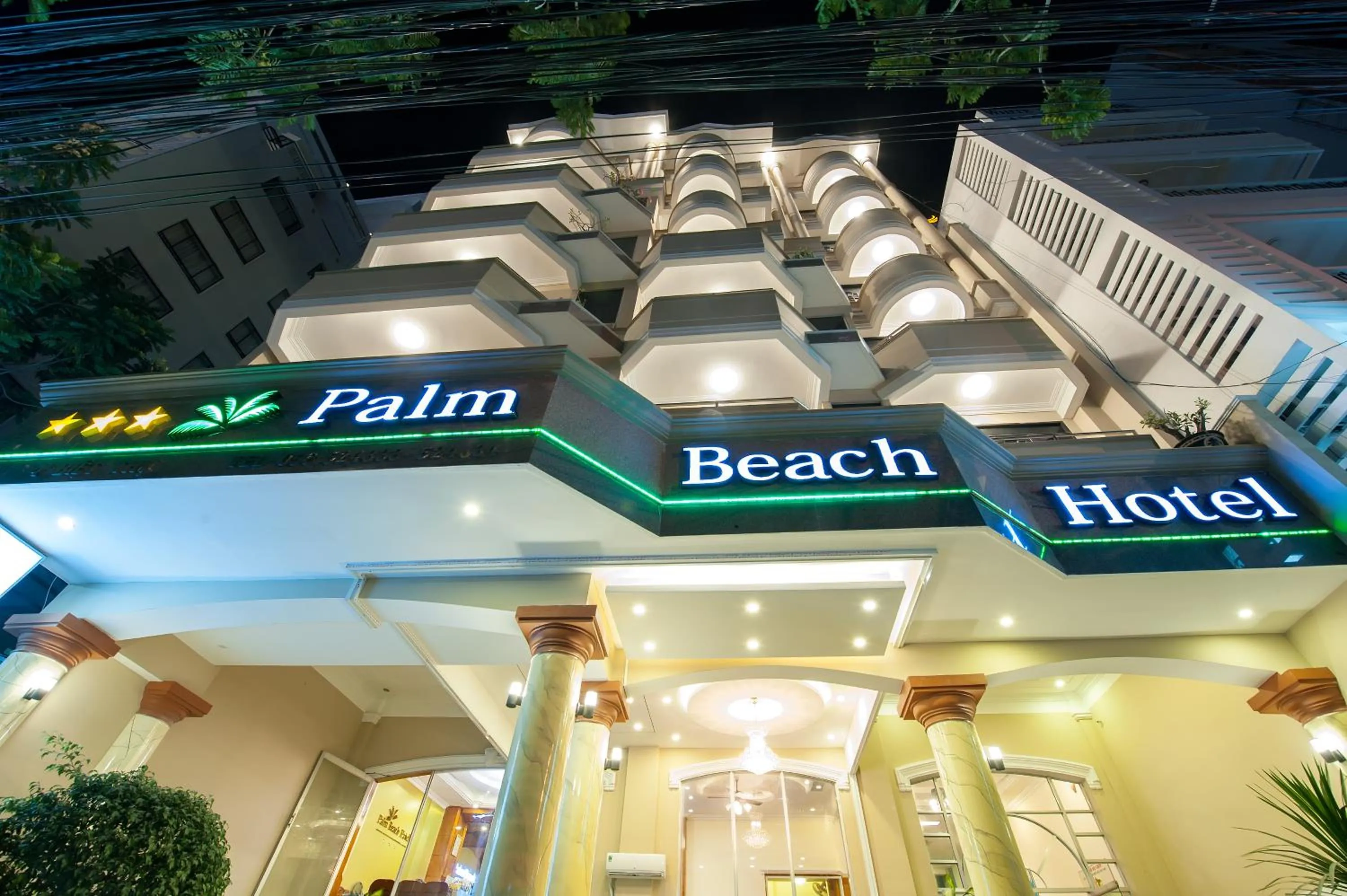 Property building in Palm Beach Hotel