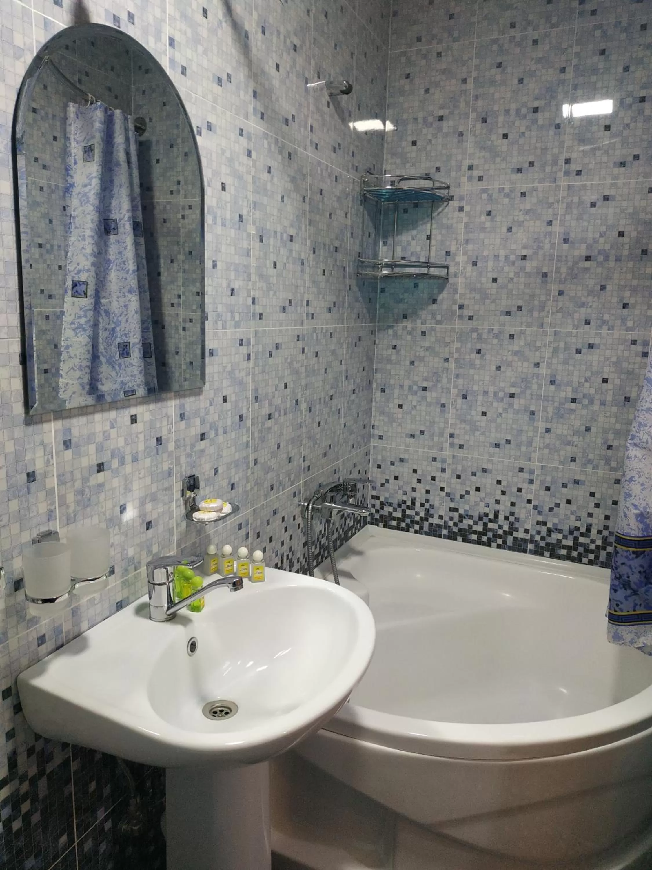 Bathroom in Tilyakori Hotel