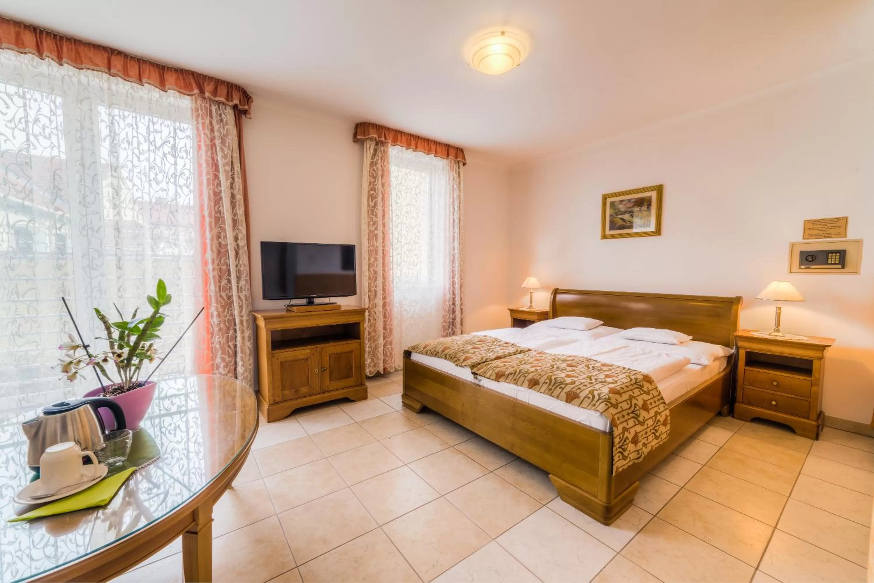 Photo of the whole room, Bed in Kata Panzió