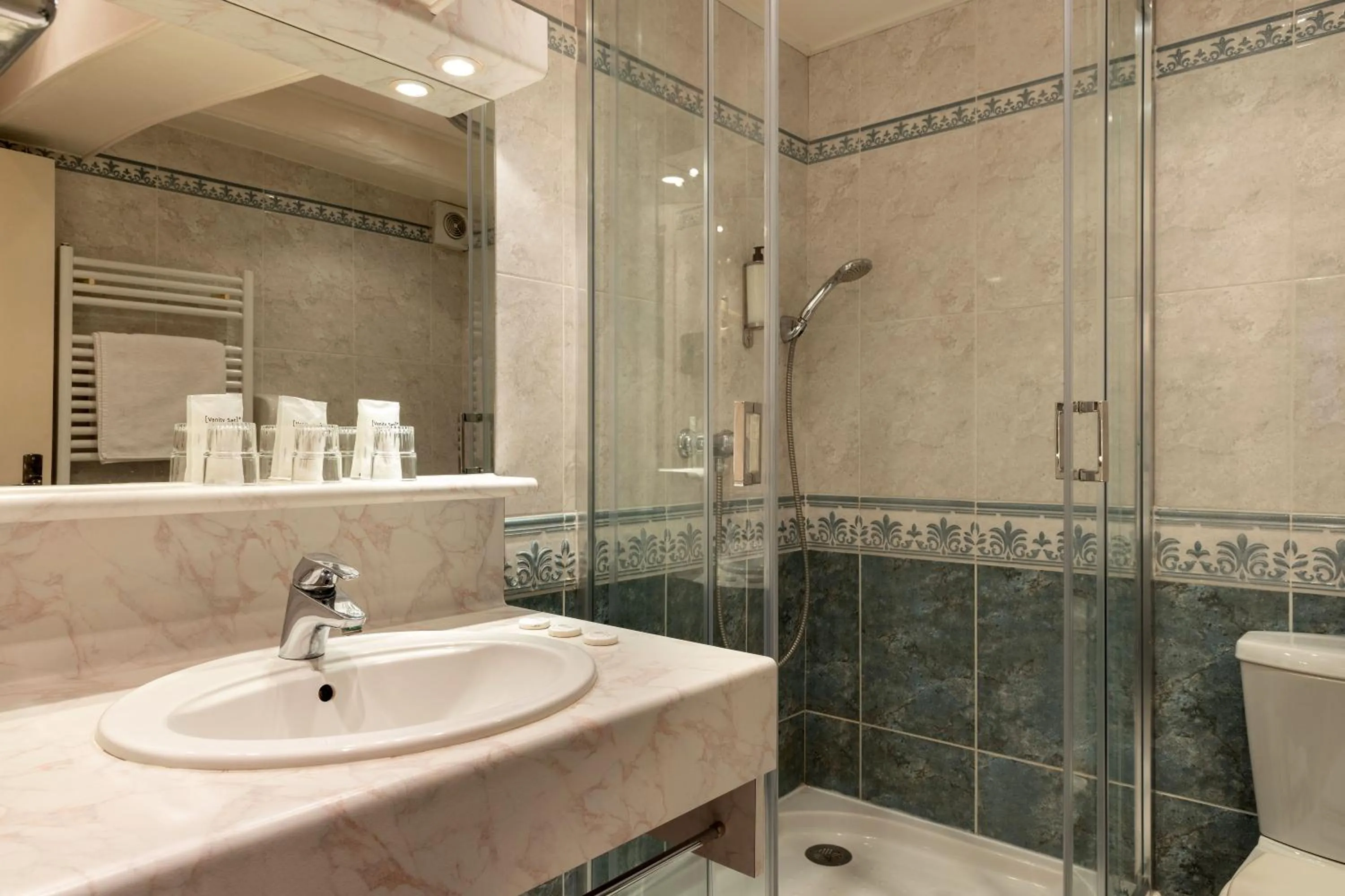 Bathroom in Hotel Le Dauphin