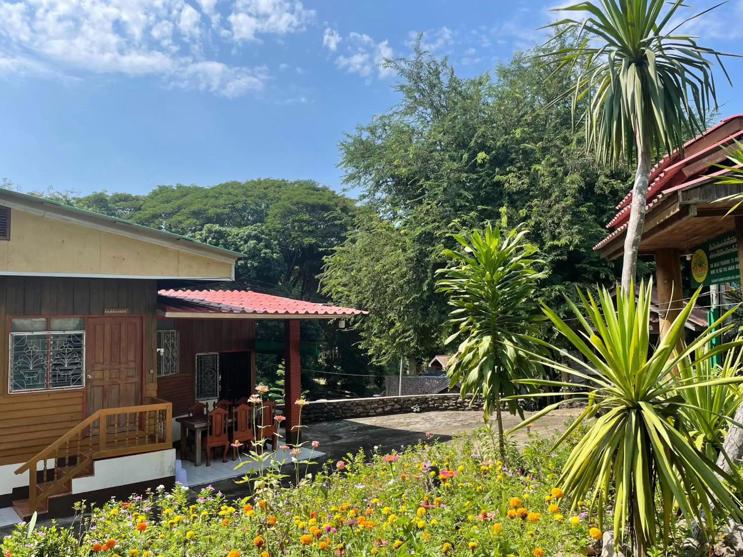 Superior Bungalow in The Creek Garden Huainamrin Resort Superior Bungalow in The Creek Garden Huainamrin Resort