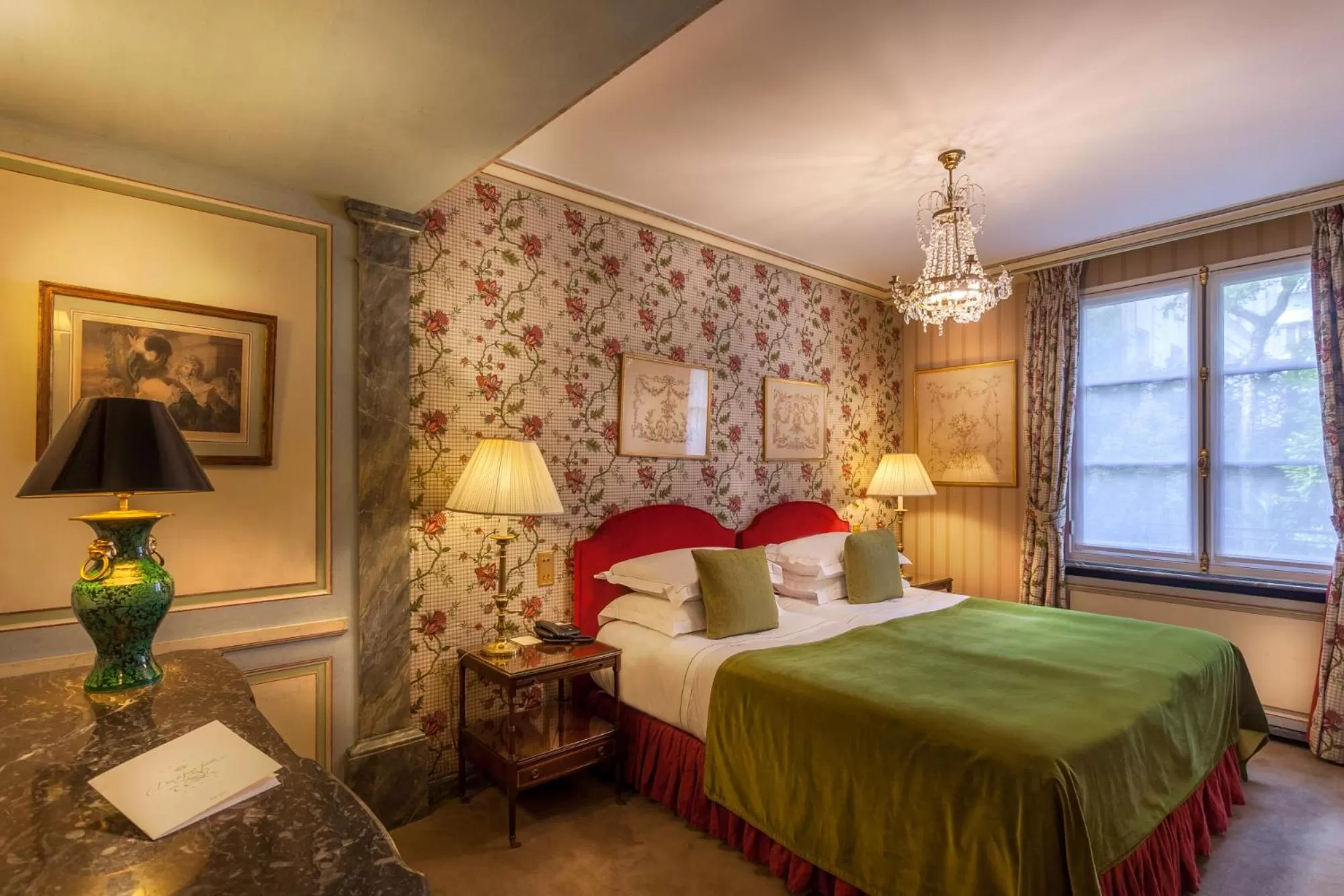 Photo of the whole room, Bed in Hôtel Duc De St-Simon