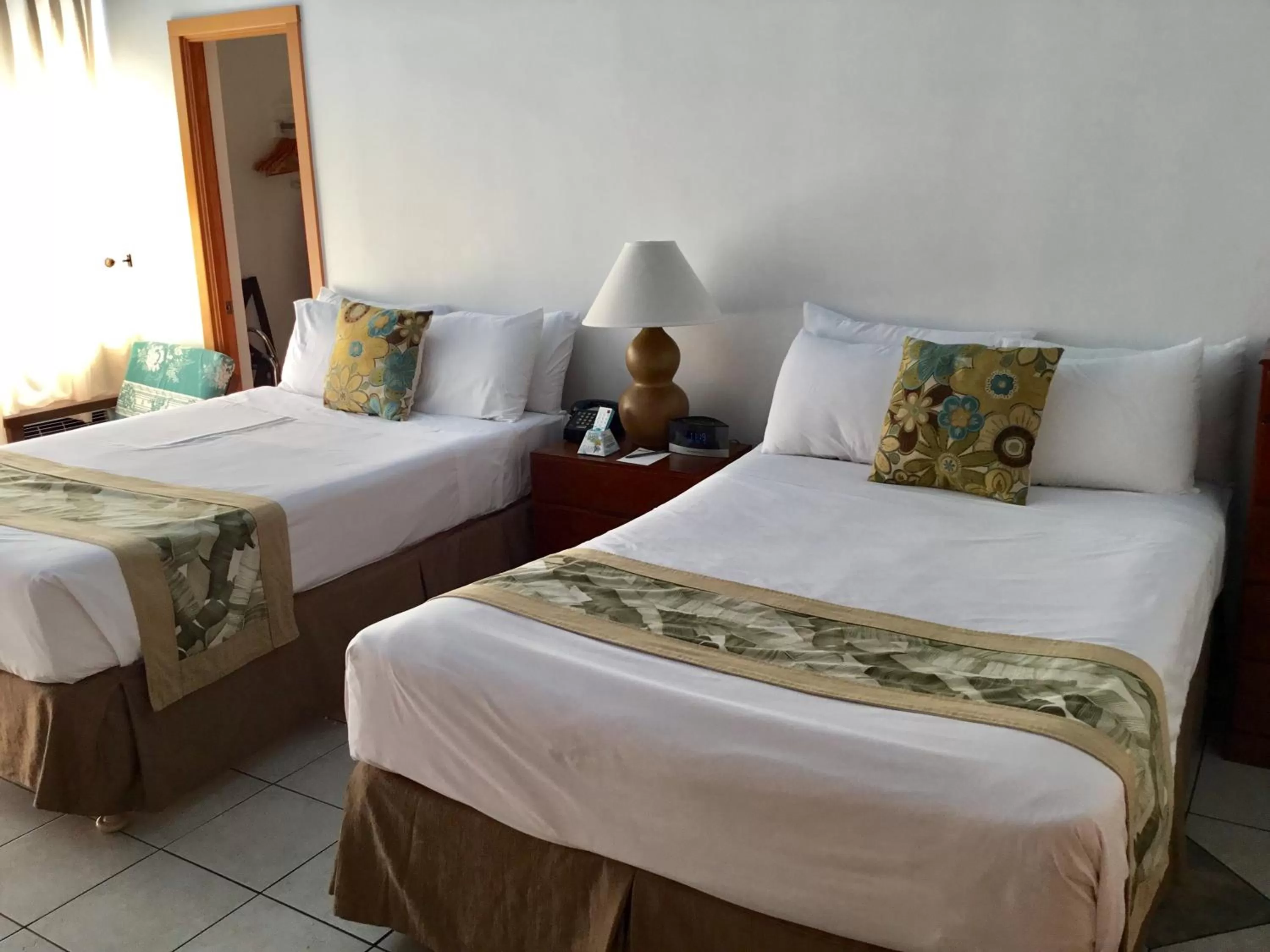 Bed in Holiday Surf Hotel (with full kitchen)
