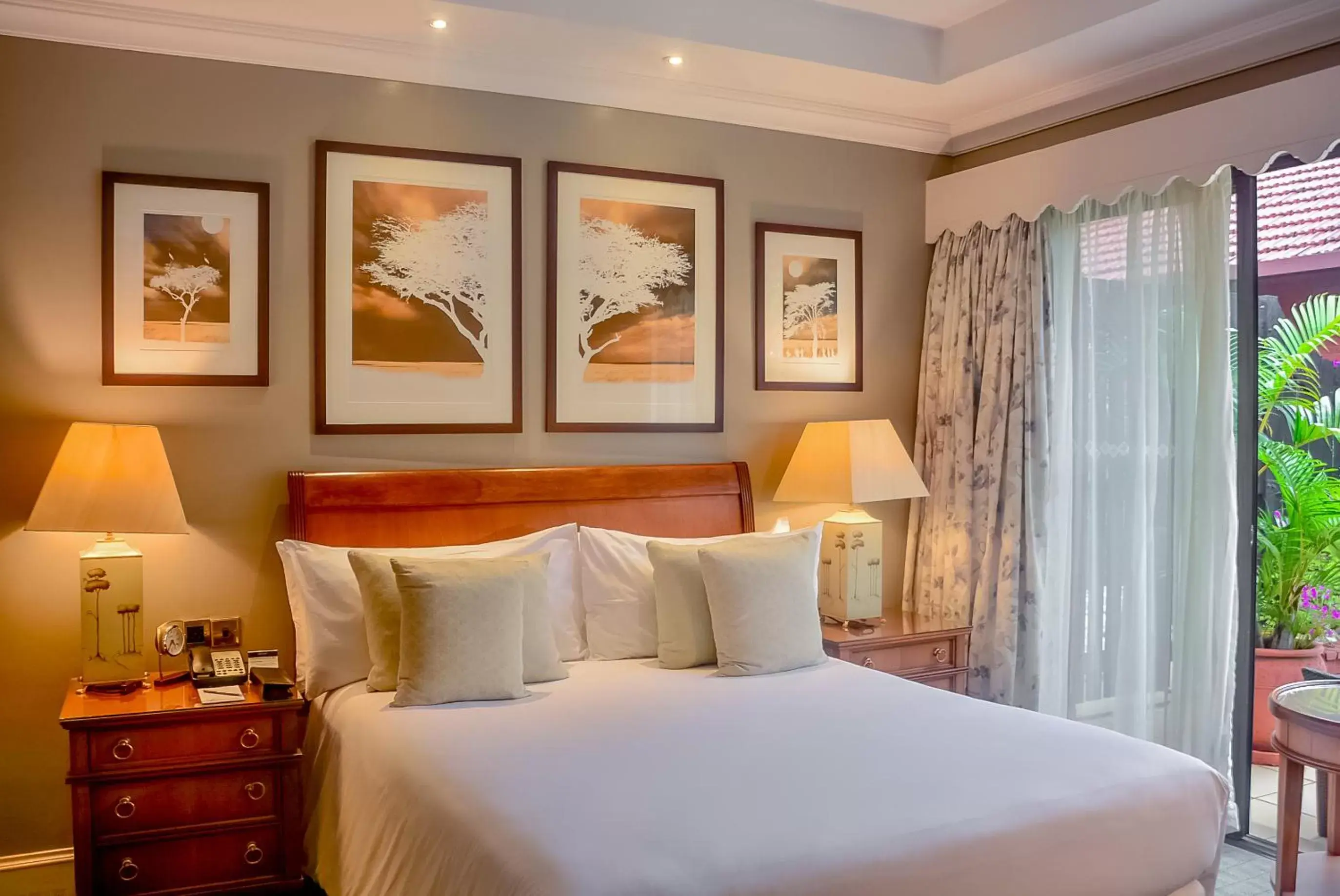 Deluxe Courtyard Twin Room in Fairmont The Norfolk Deluxe Courtyard Twin Room in Fairmont The Norfolk