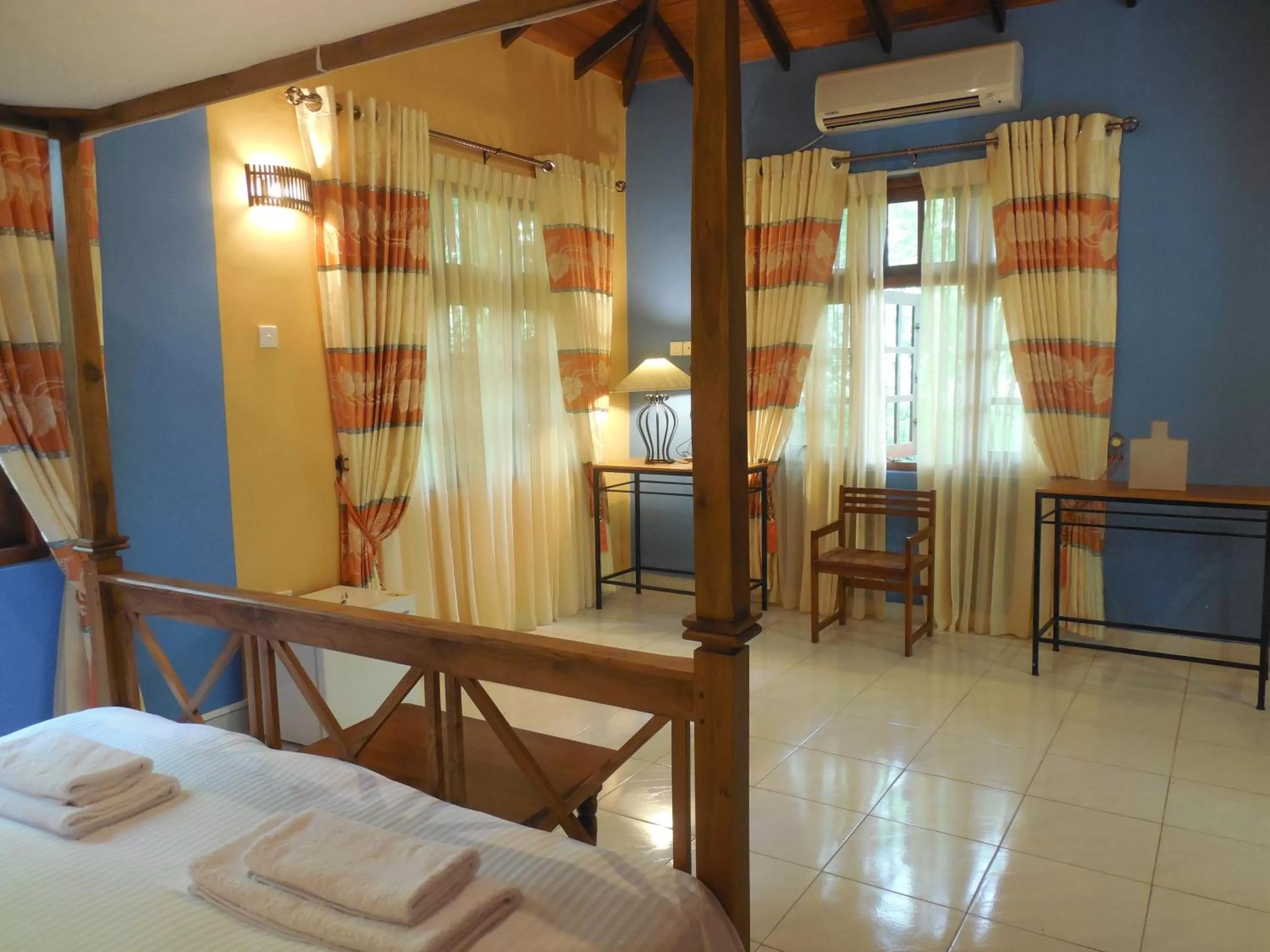 Photo of the whole room, Bunk Bed in Le leopard d 'argent