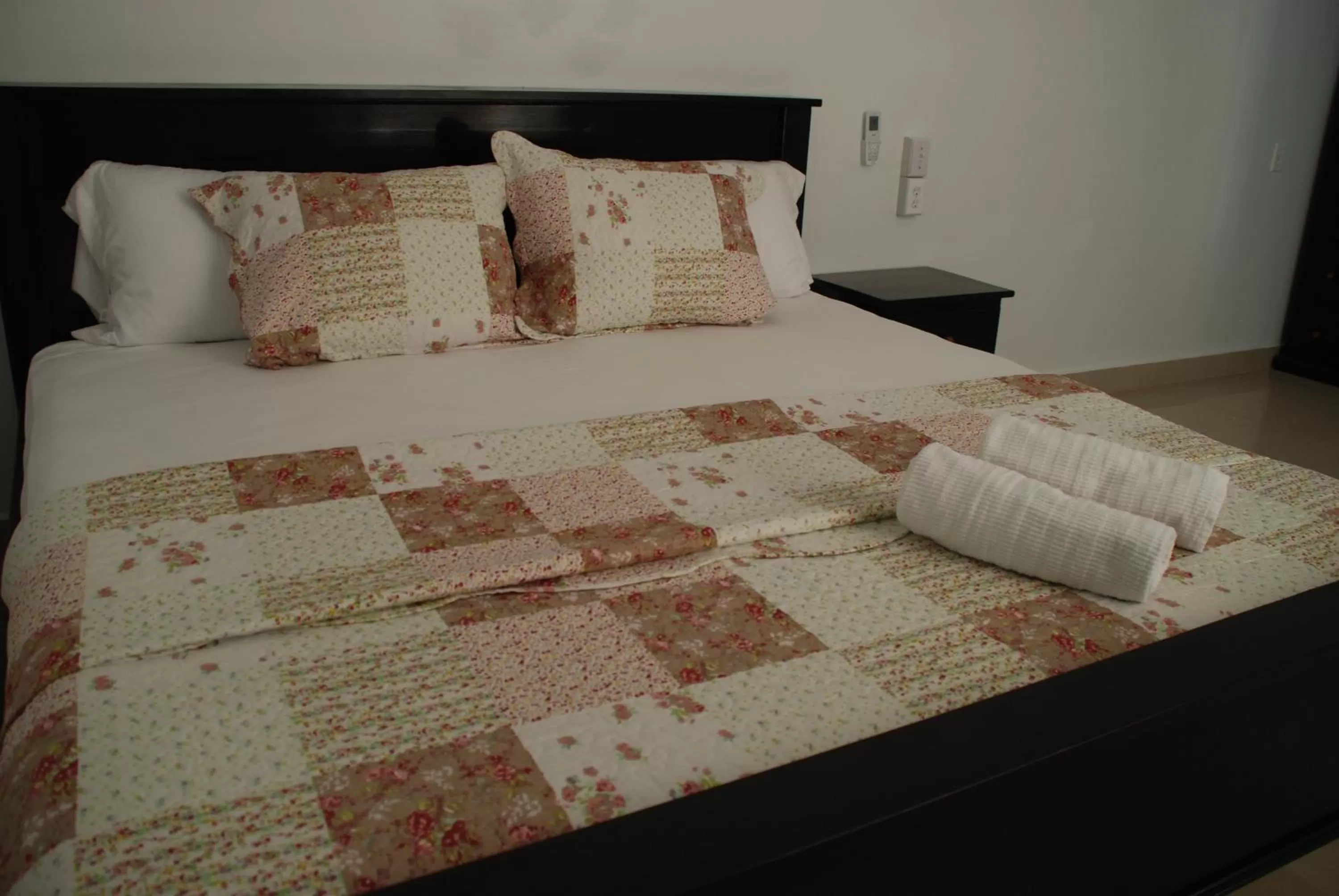 Bed in Hotel Coastalbay 2 & Golf Cart Rental