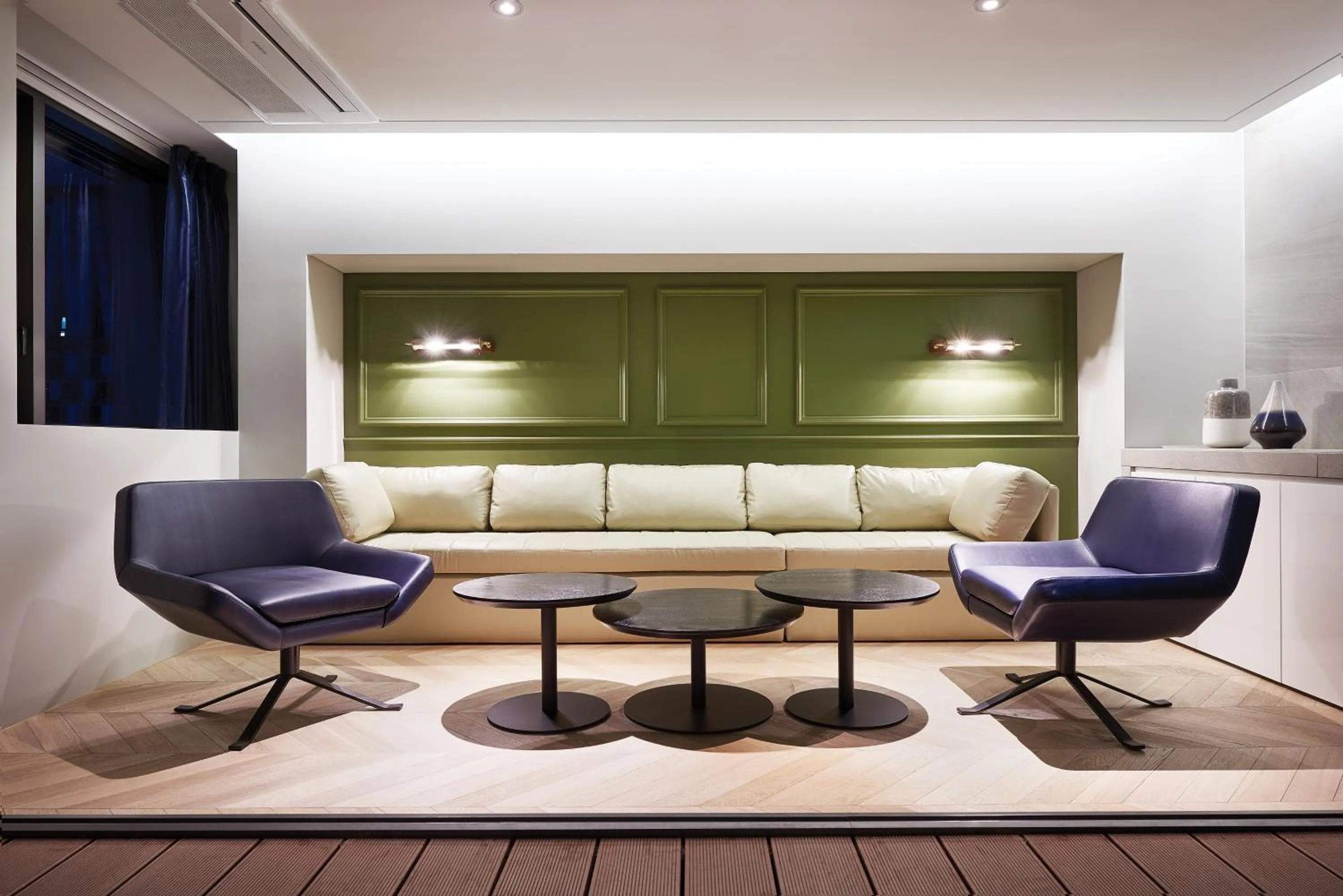 Seating area in Hotel Peyto Samseong