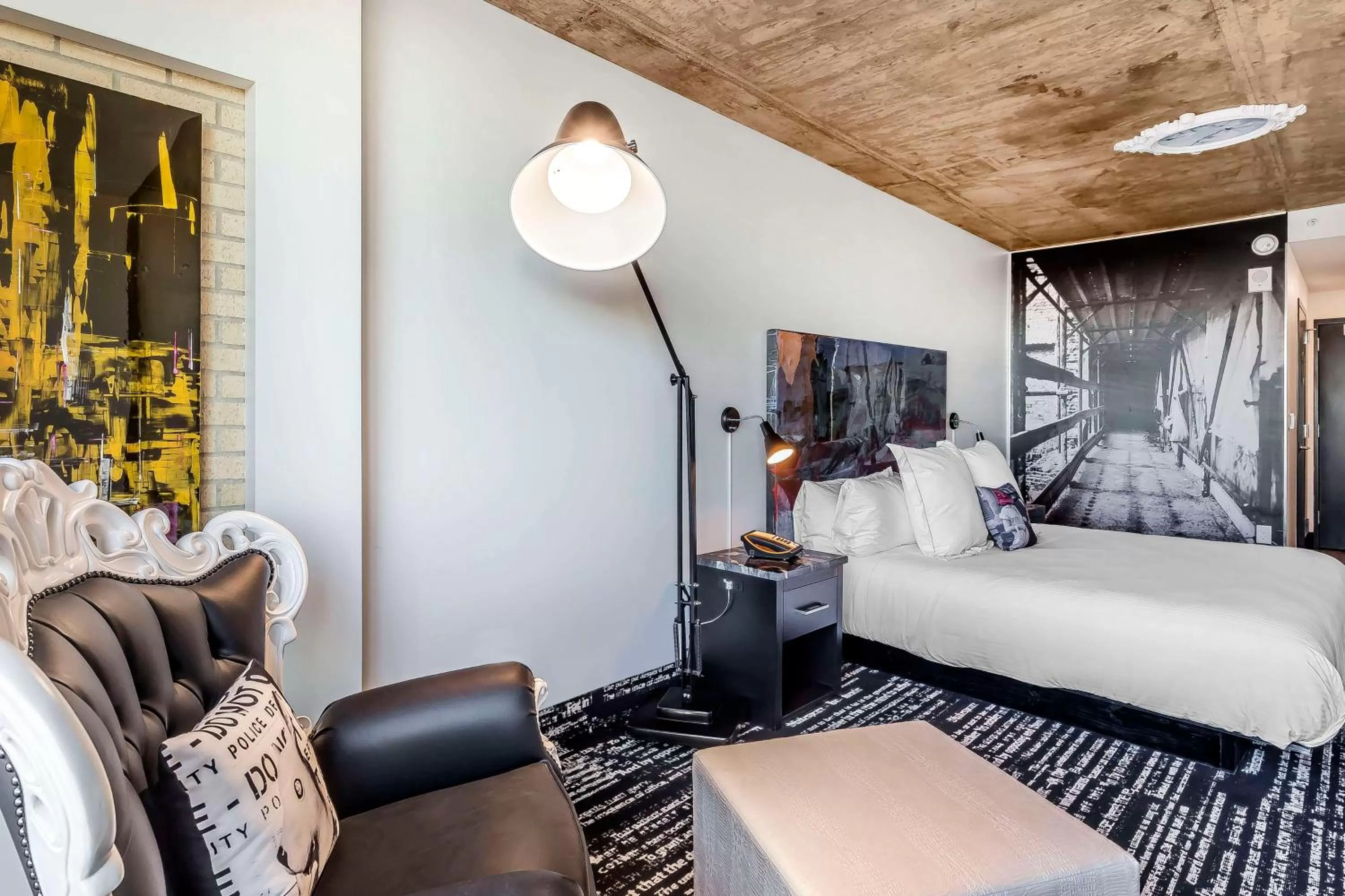 Living room, Bed in Lorenzo Hotel Dallas, Tapestry Collection by Hilton