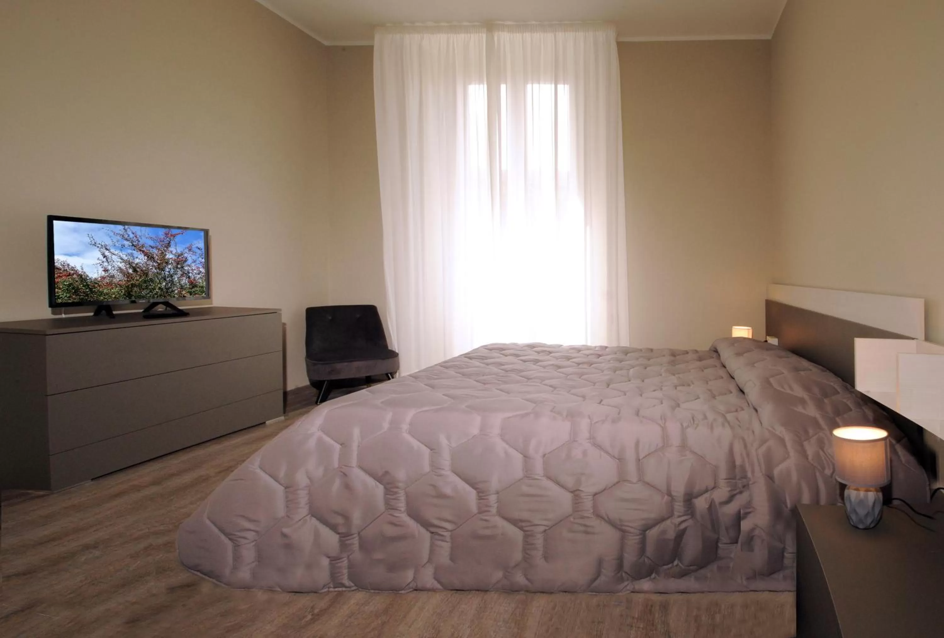 Photo of the whole room, Bed in Hotel Alexander & Spa