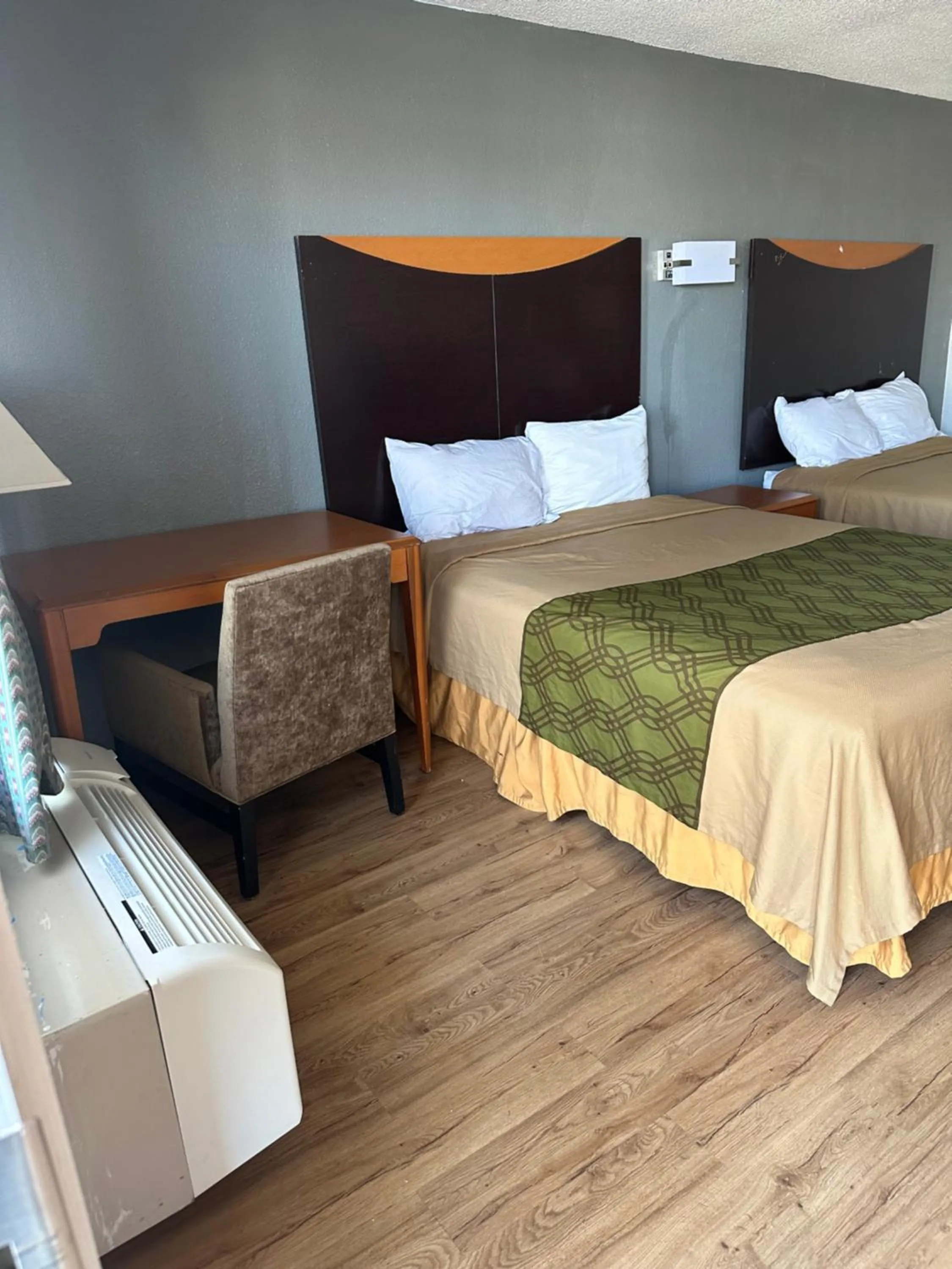 Bed in Rodeway Inn Hopkinsville