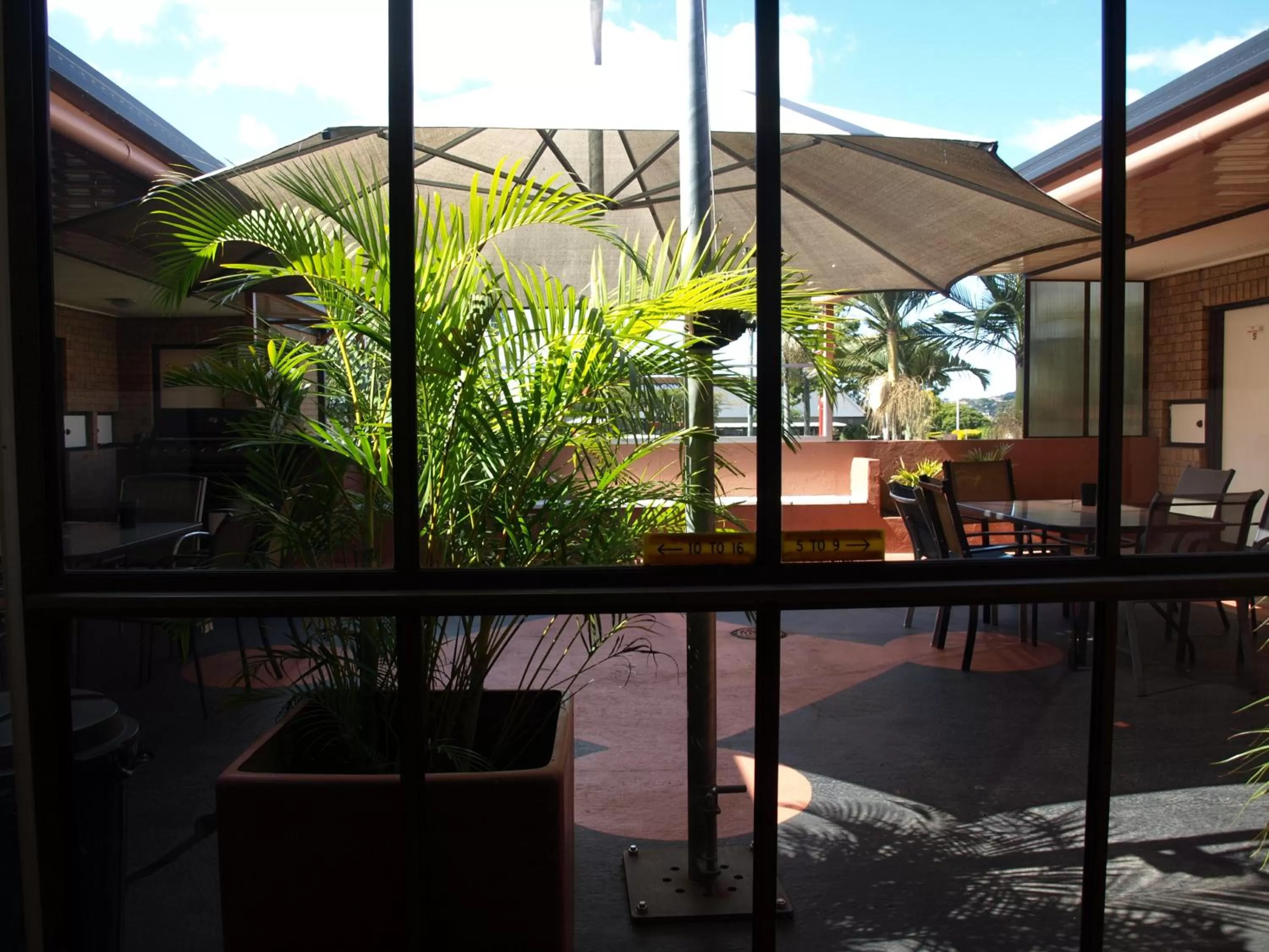 BBQ facilities in Lancaster Court Motel