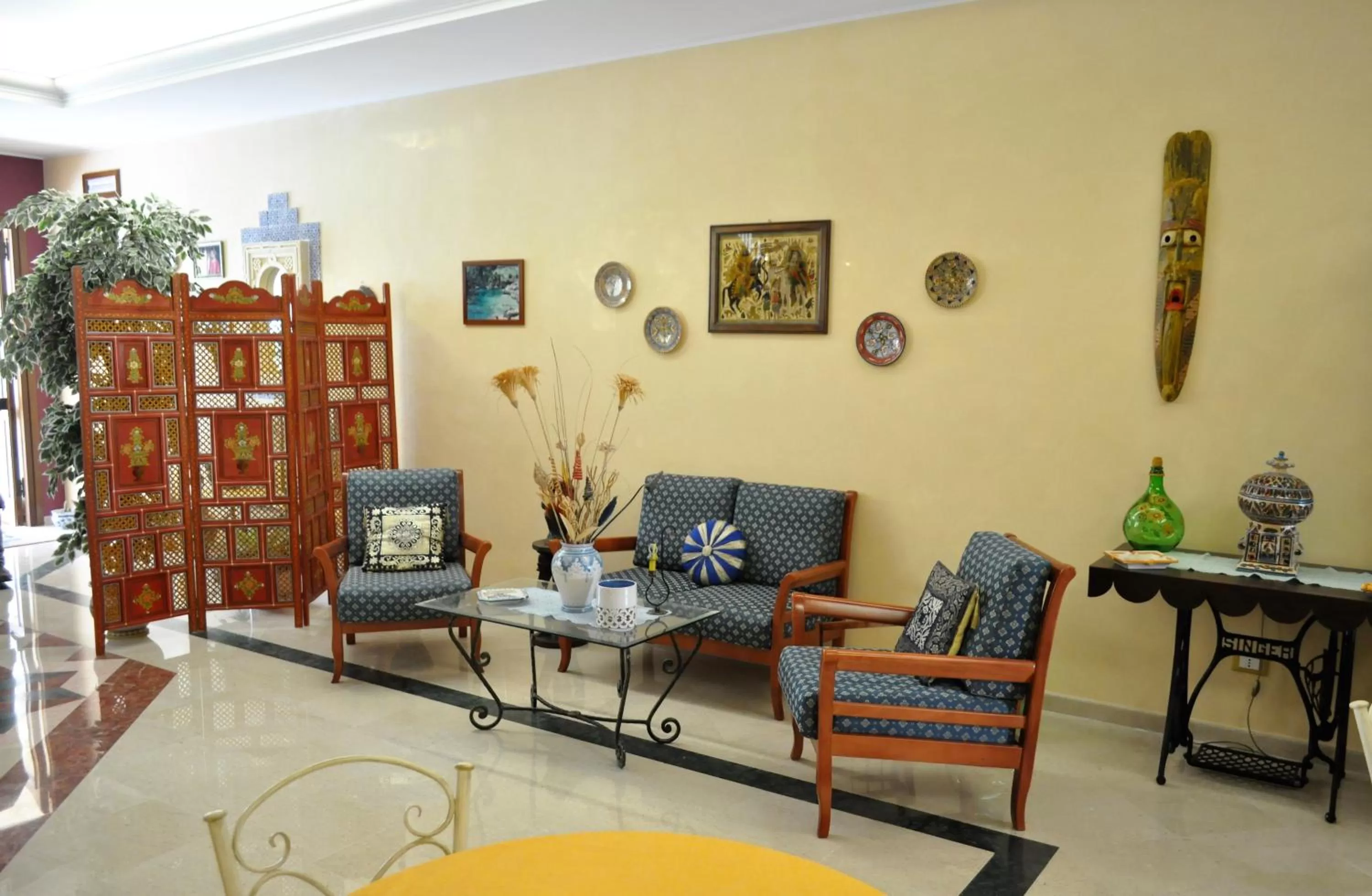 Communal lounge/ TV room in Al-Tair