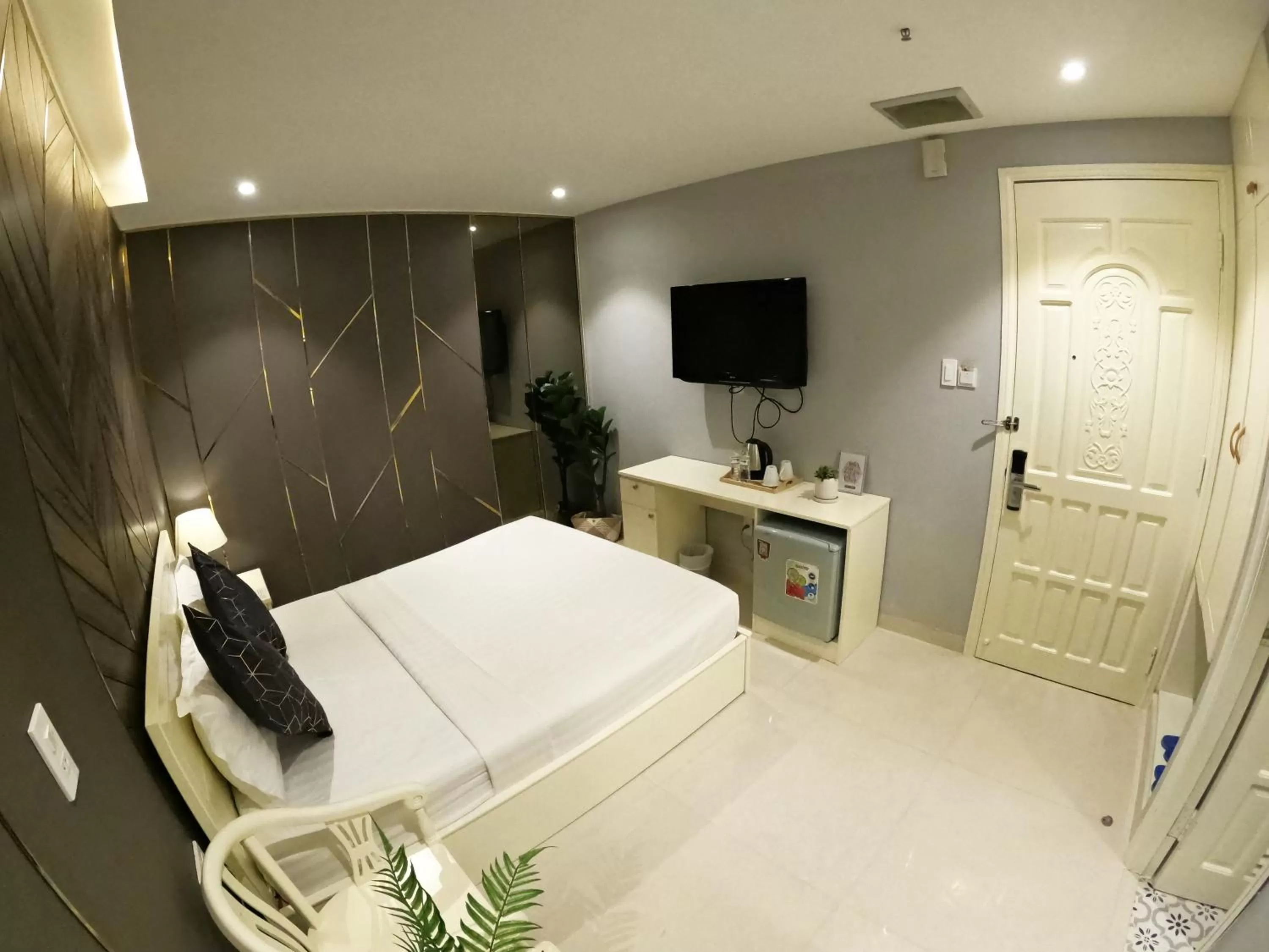 Photo of the whole room, Bed in Dinh Phat Hotel