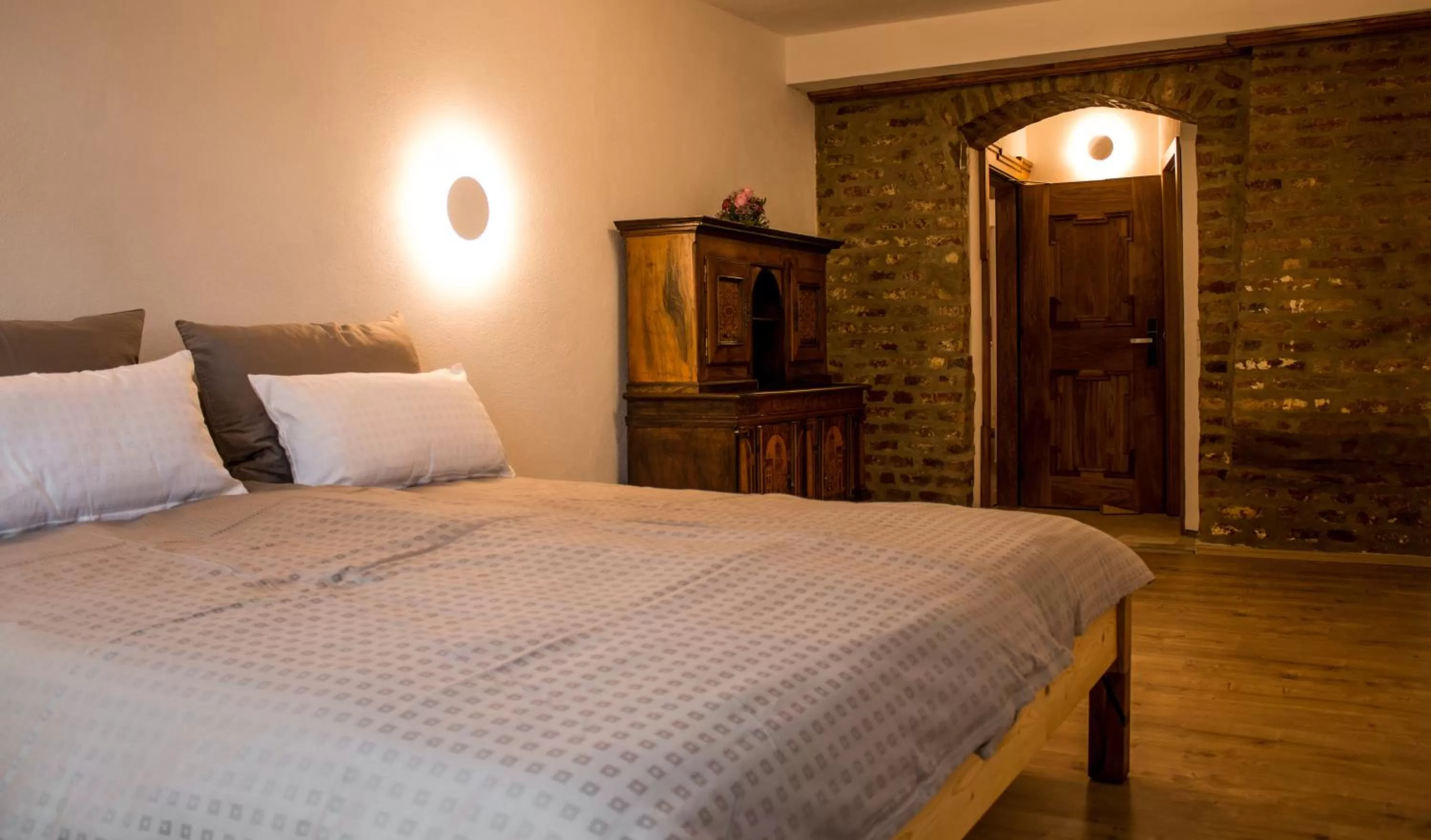 Bed in Wirgarten Antik Hotel