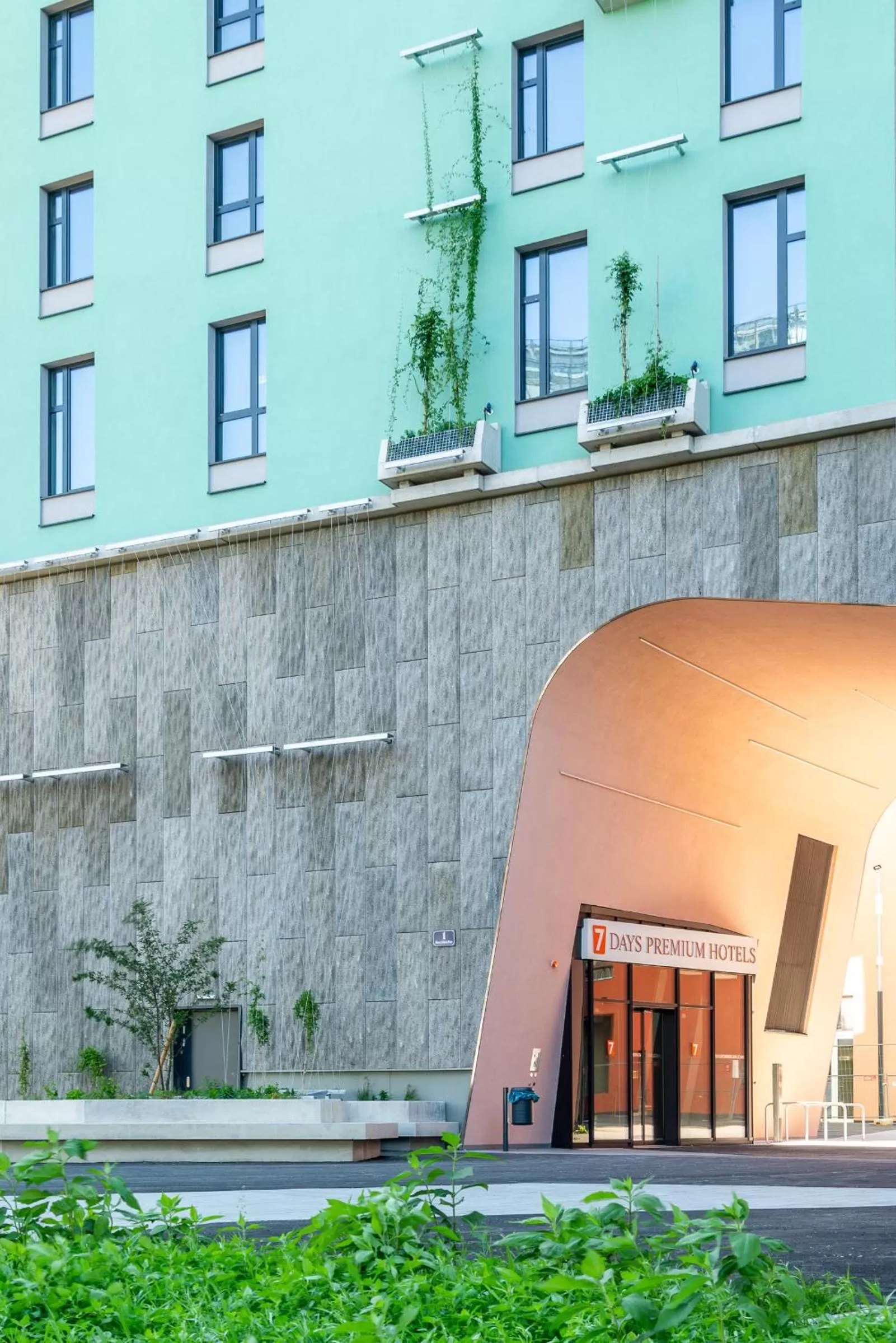 Facade/entrance in Campanile Vienna South