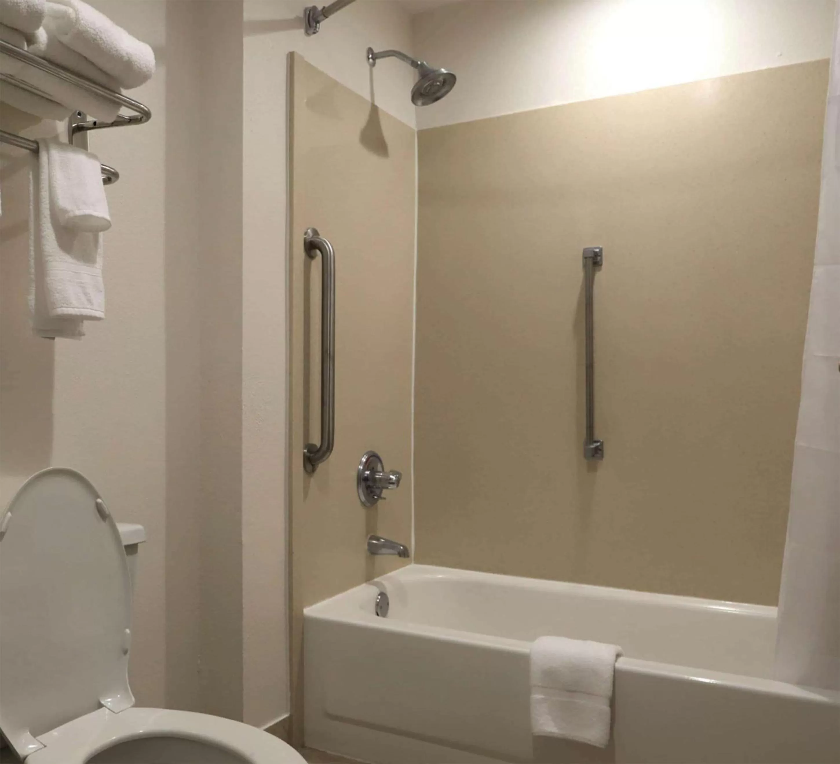 Bathroom in Wingate by Wyndham Jackson Ridgeland