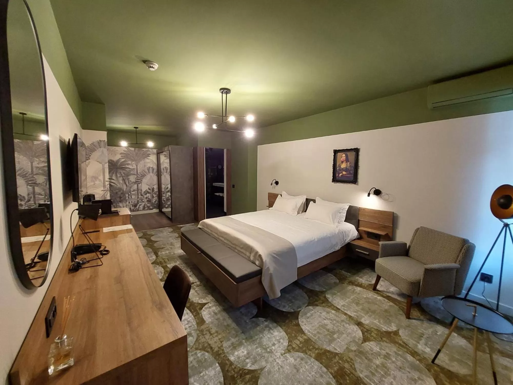 View (from property/room), Bed in Bucharest Comfort Suites Hotel