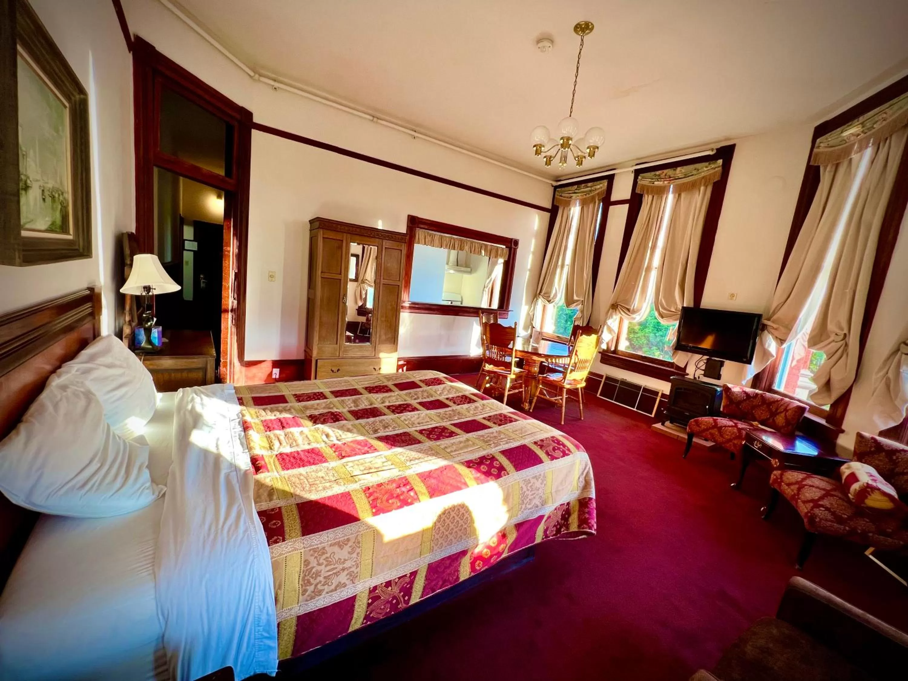 Bed in The Monarch Hotel