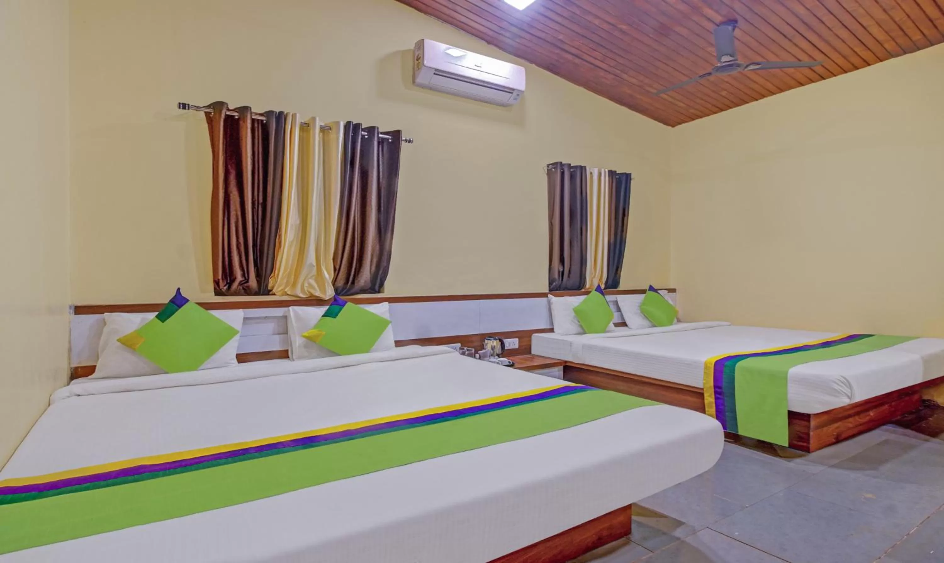 Bed in Treebo Trend Shalimar In The Forest Matheran