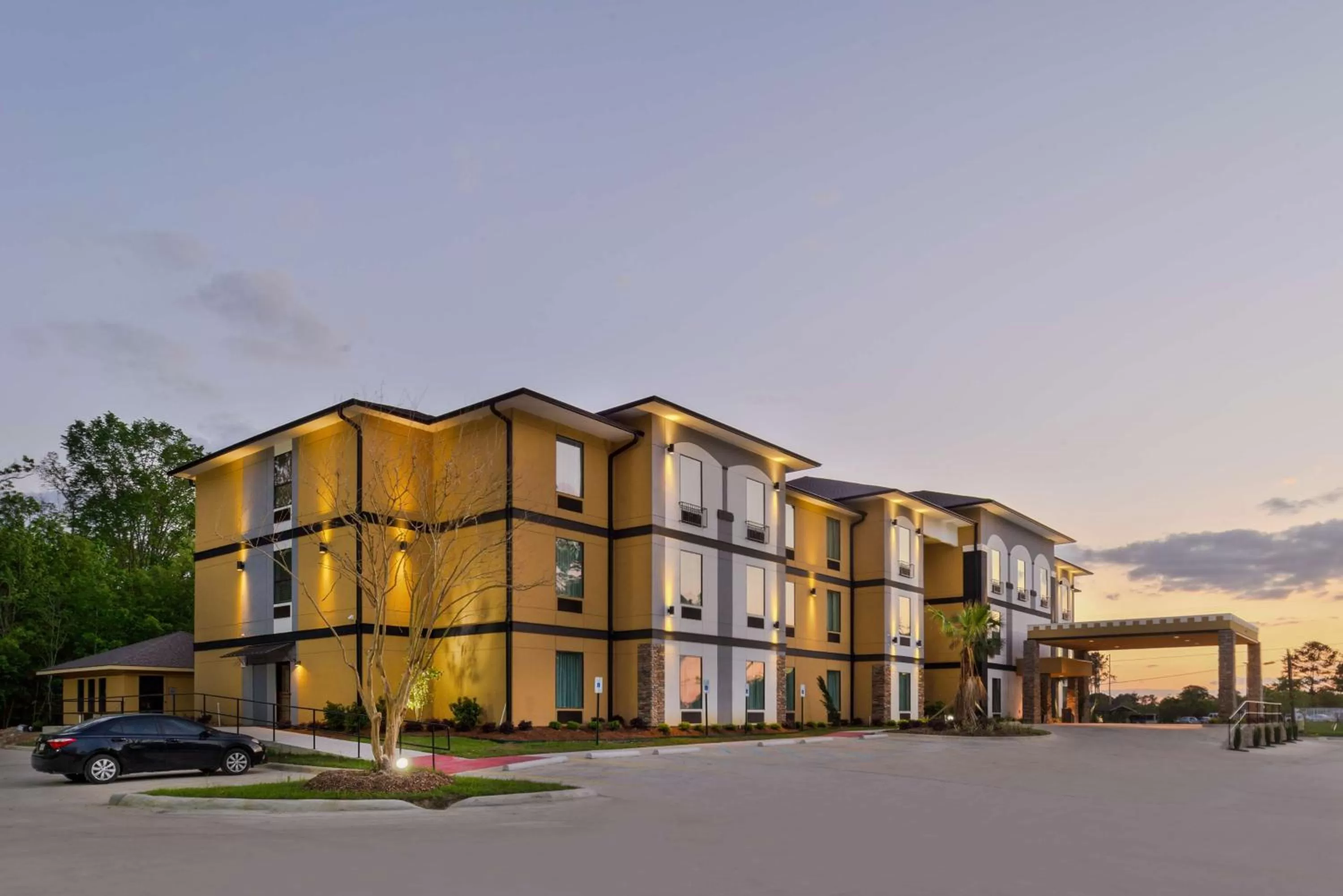 Property building in Best Western Plus Regency Park