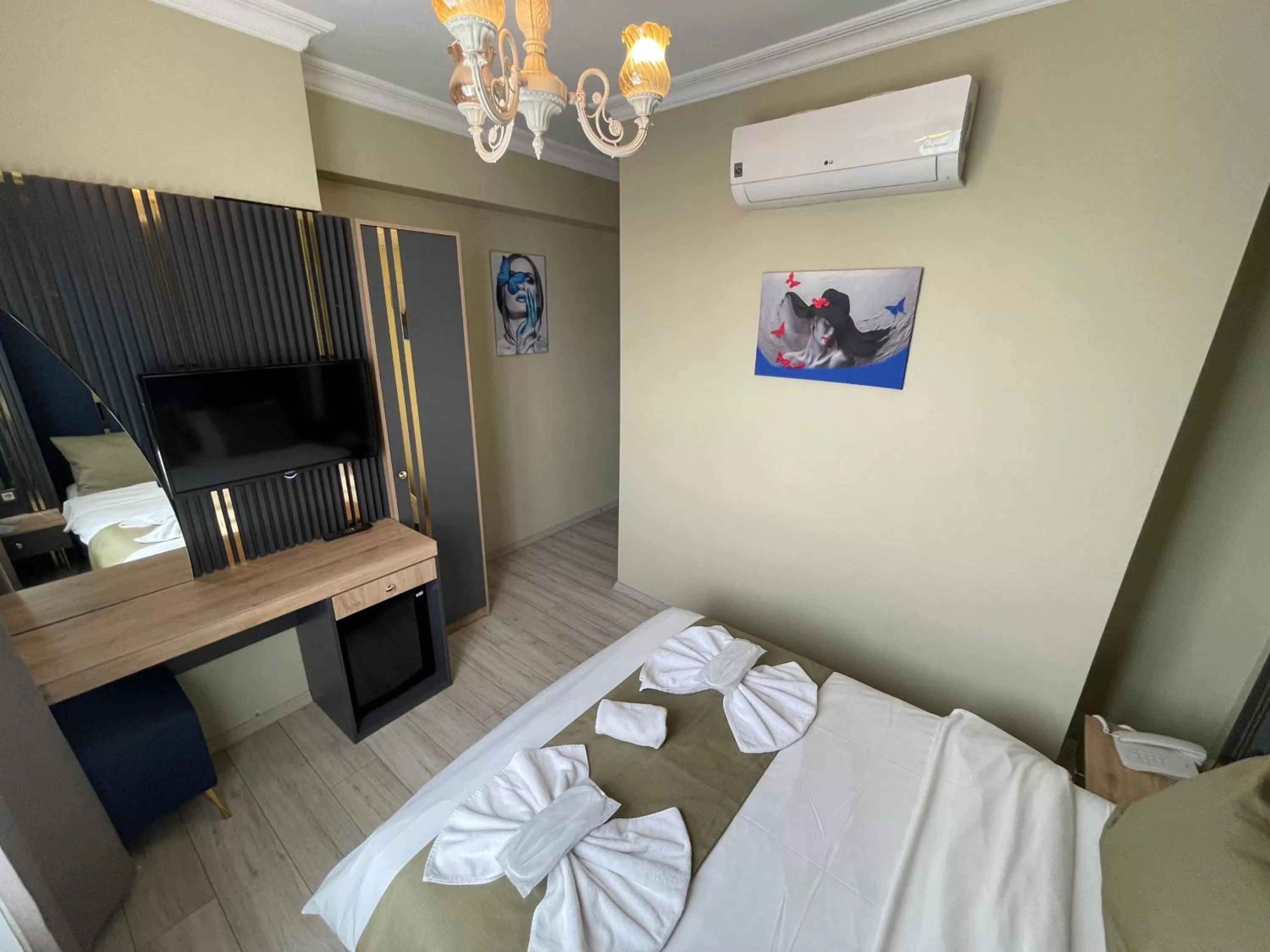hair dresser, Bed in New Taksim Hotel