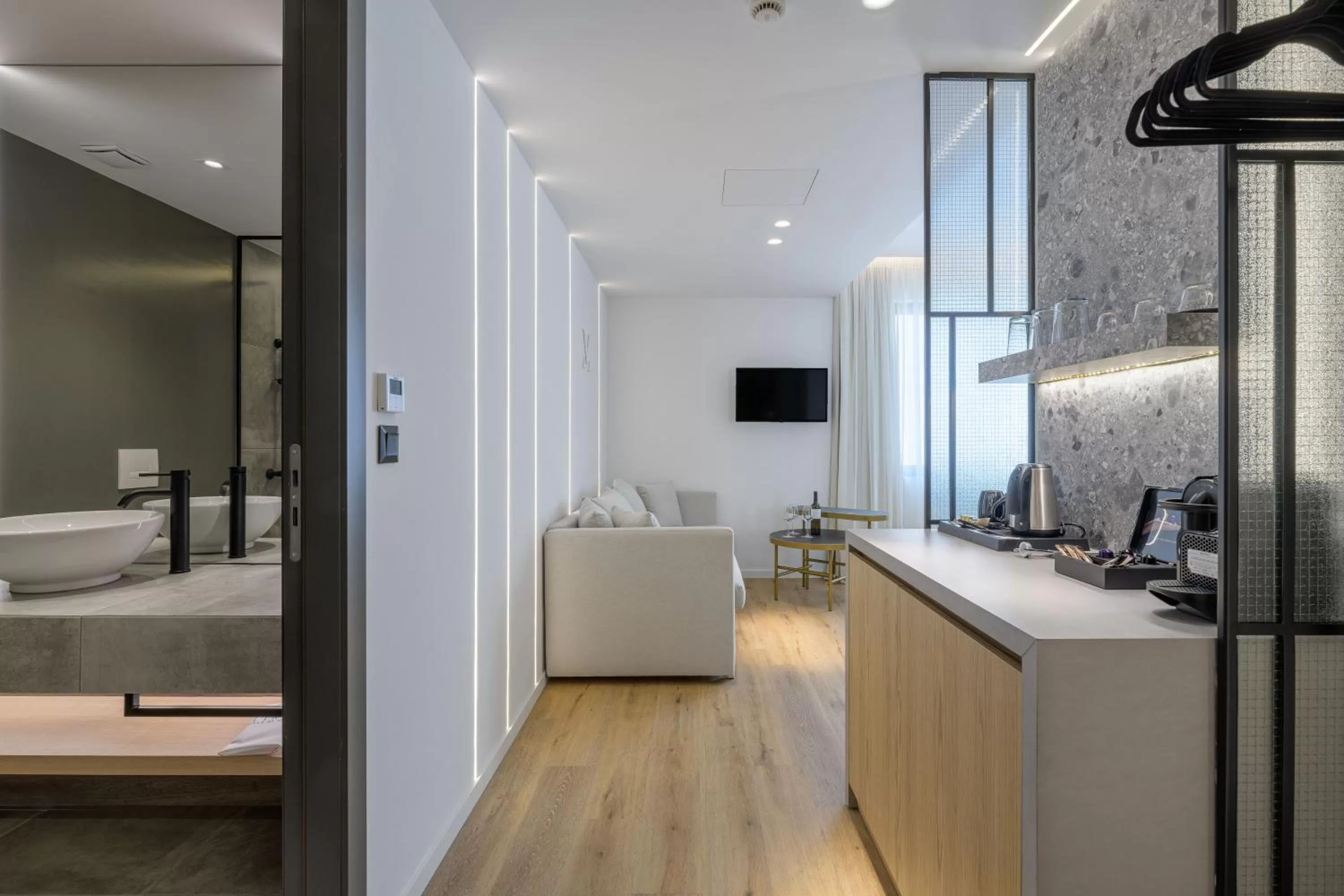 Acropolis Magenta Luxury Suites