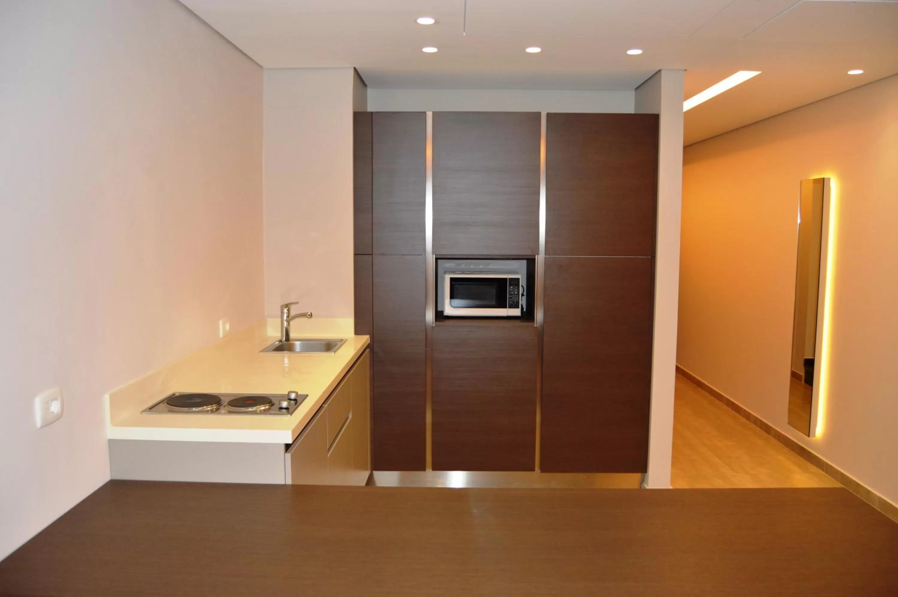 Kitchen or kitchenette, Kitchen/Kitchenette in Country Lodge Hotel & Resort Beirut