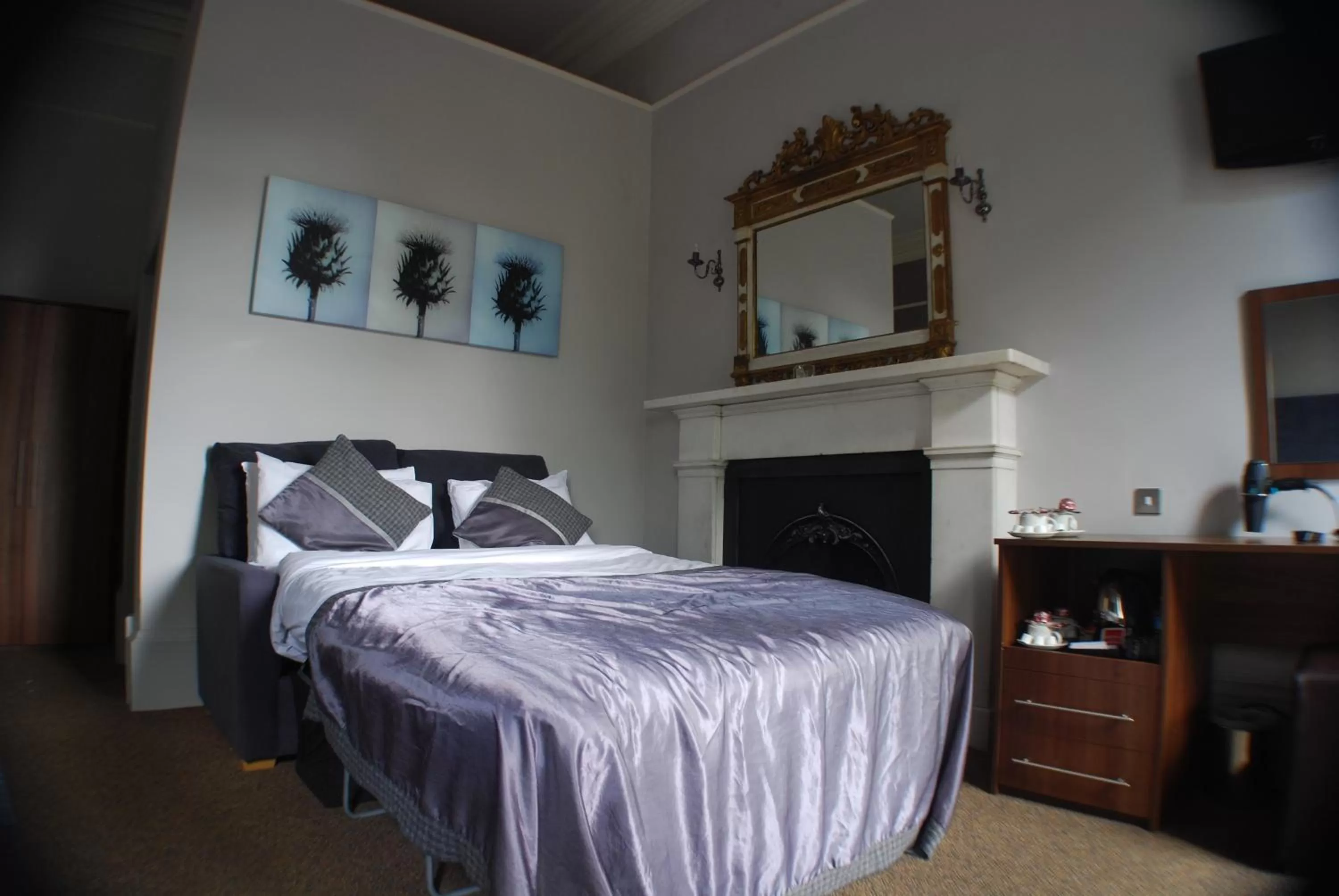 Bed in The Salisbury Hotel