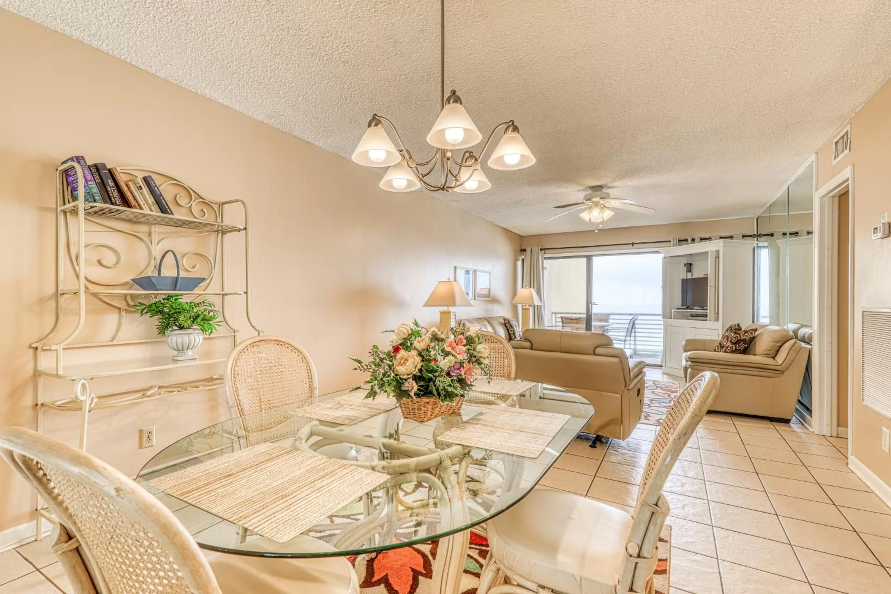 Dining Area in Gulf Gate 410