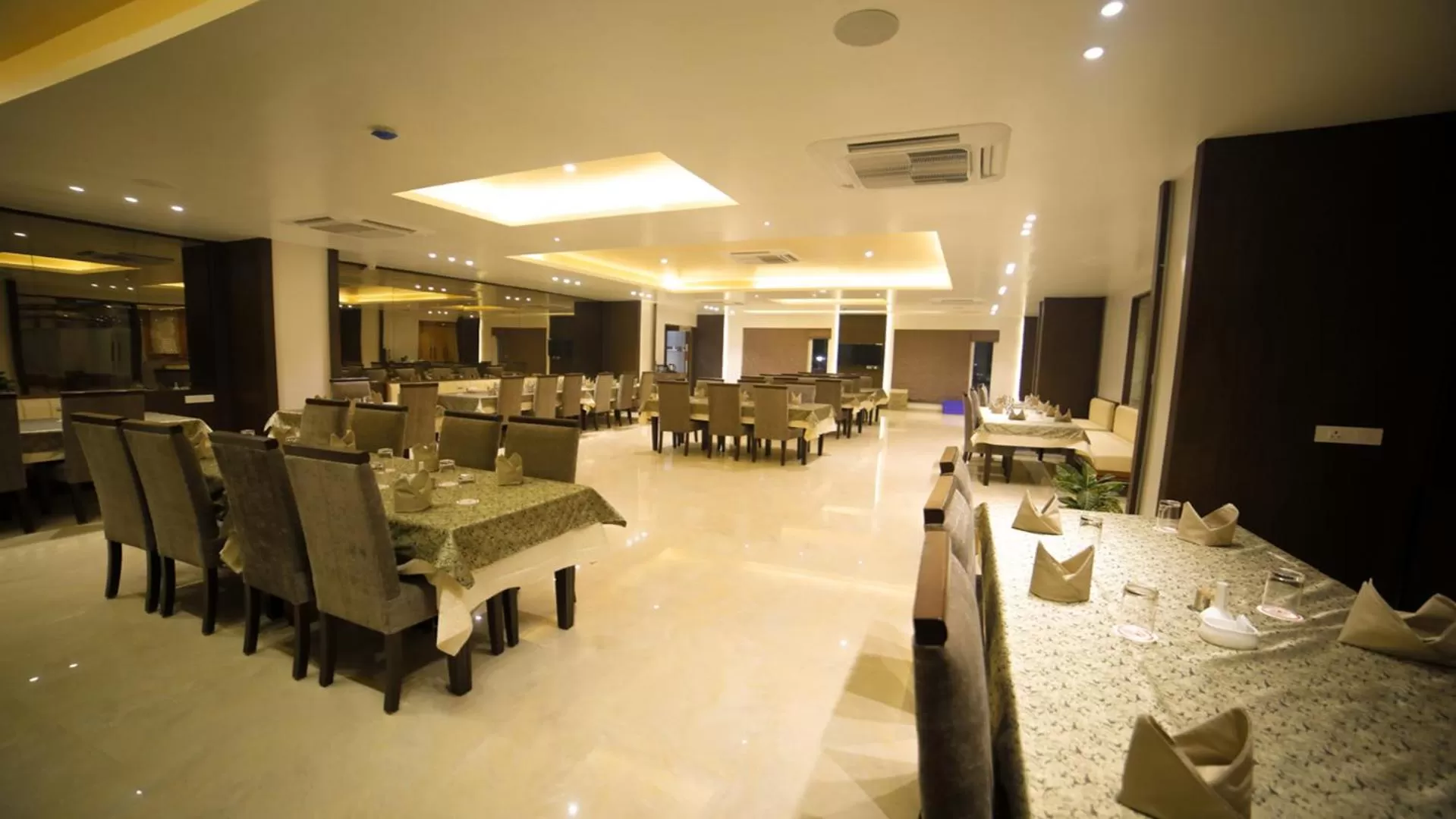 Dhamma Grand Hotel Resort