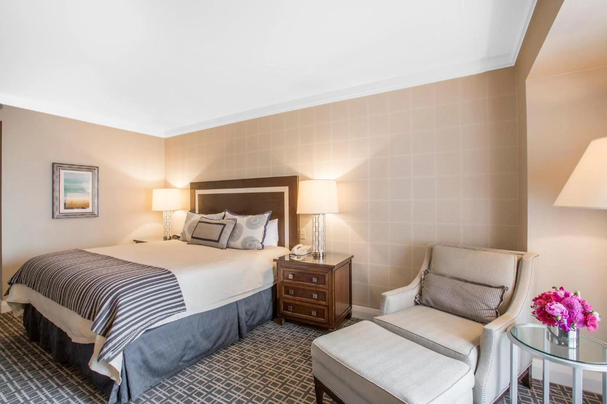 Photo of the whole room, Bed in Omni Los Angeles Hotel