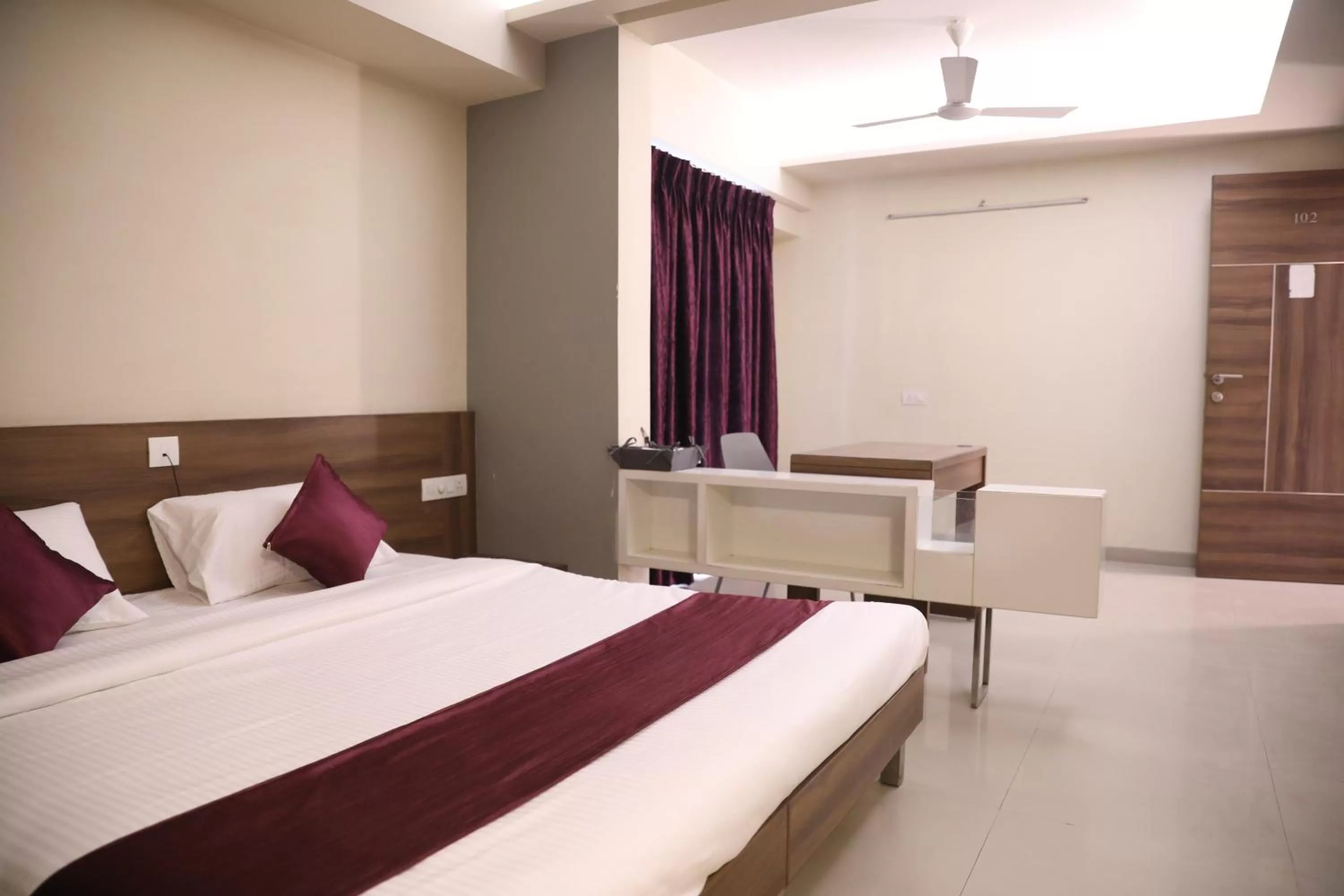 Bedroom, Bed in AUHTEL Baner