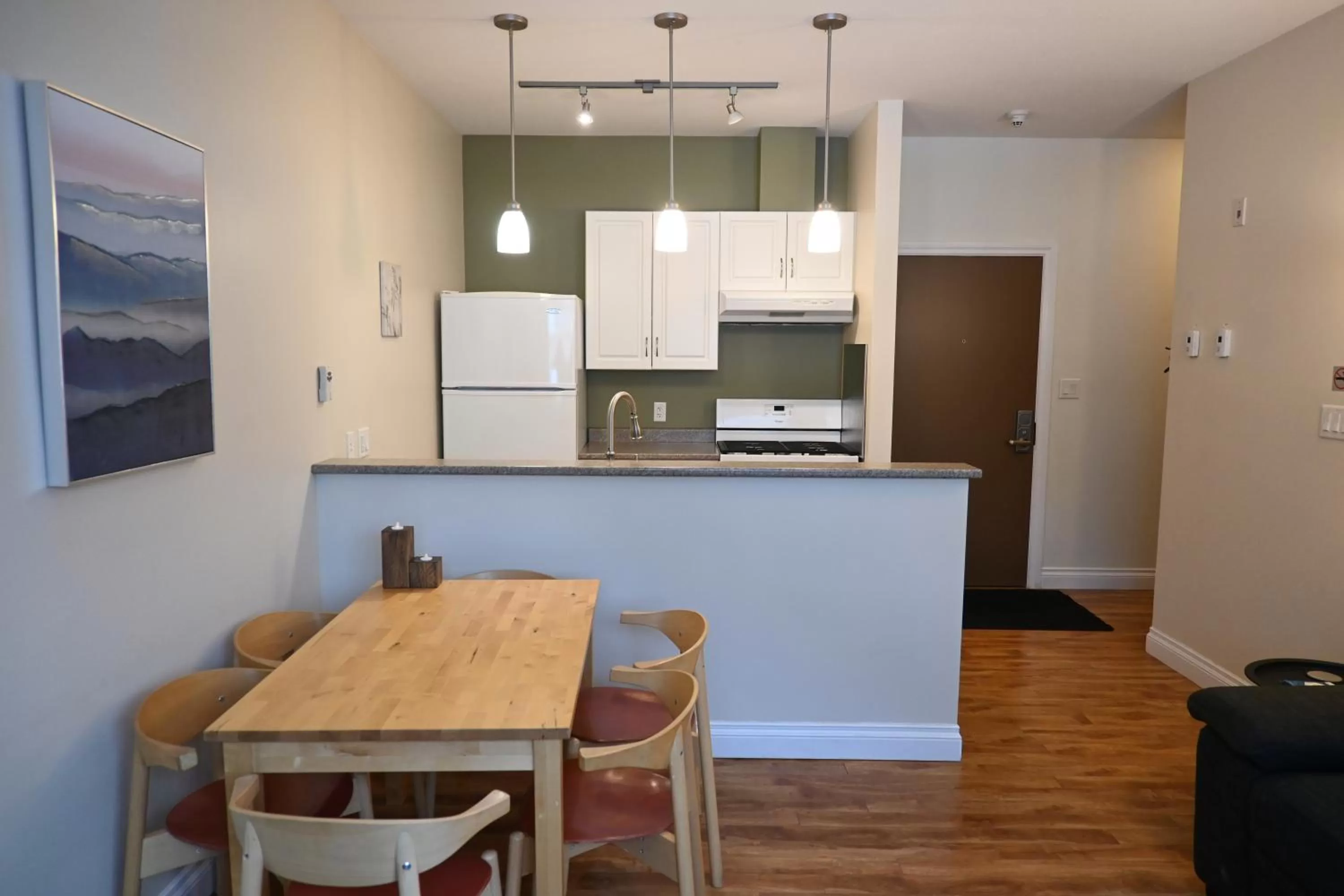 Kitchen/Kitchenette in Tree To Me Inn