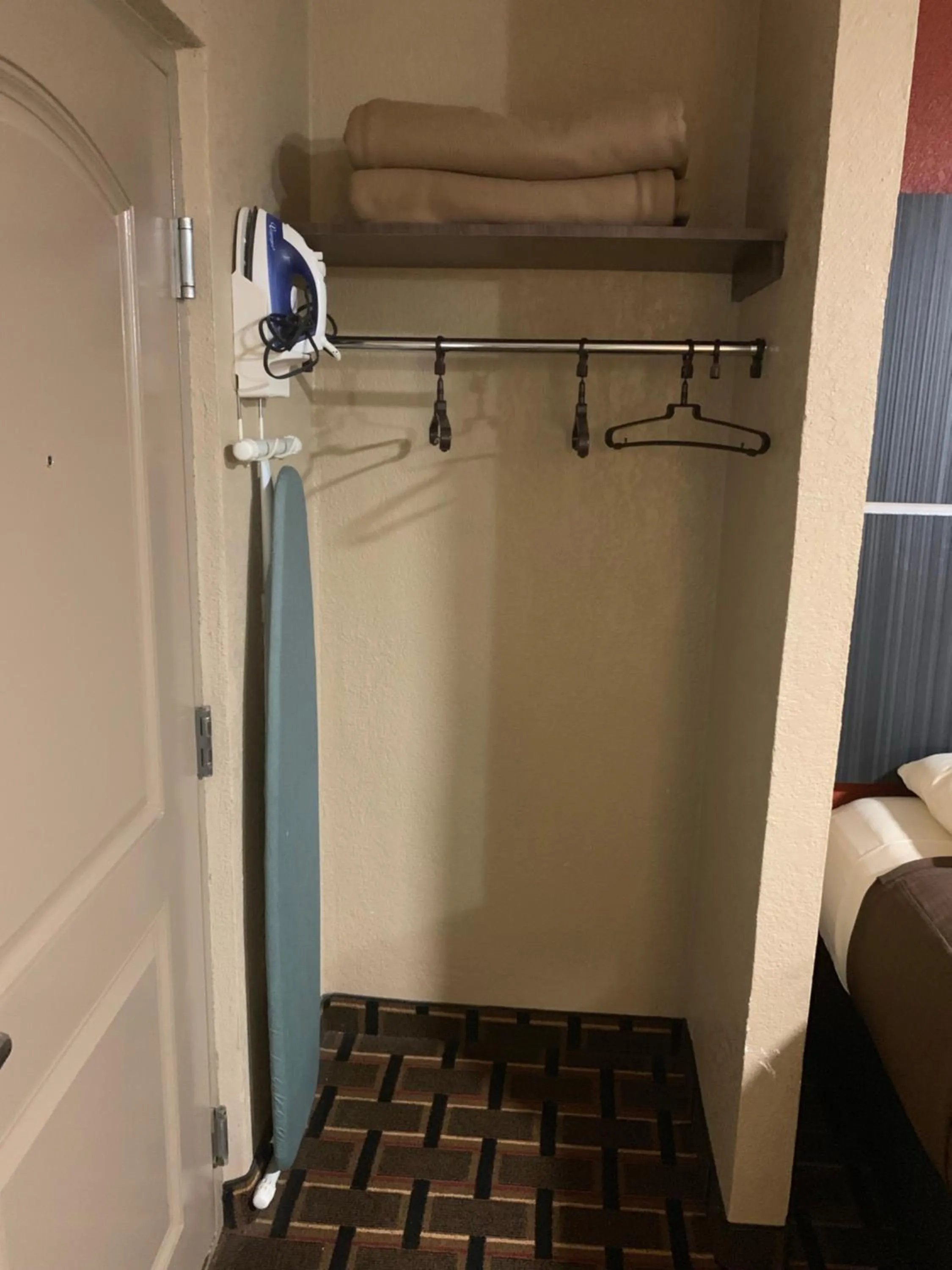 Bed in Budget Inn Lake Wales