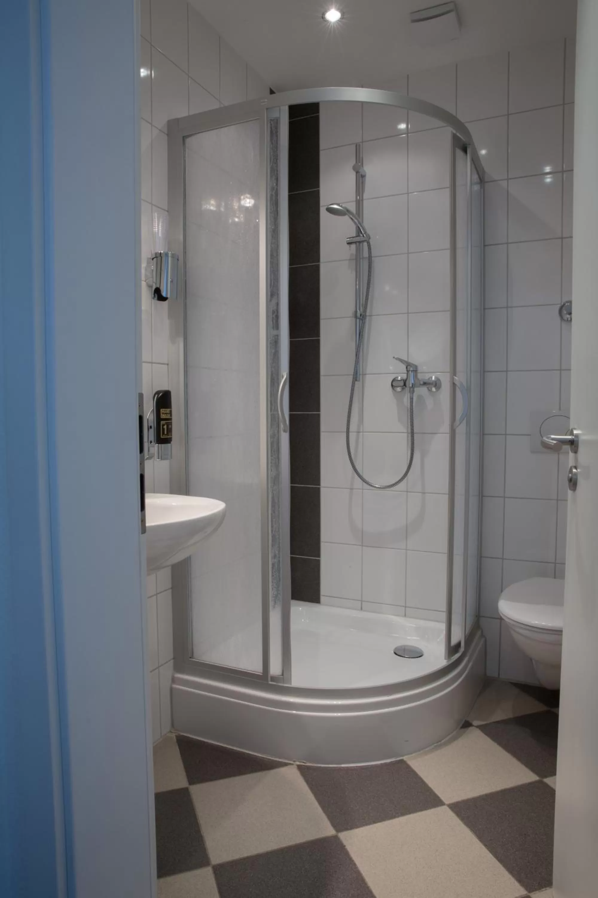 Shower in Trip Inn Goethe Hotel Messe