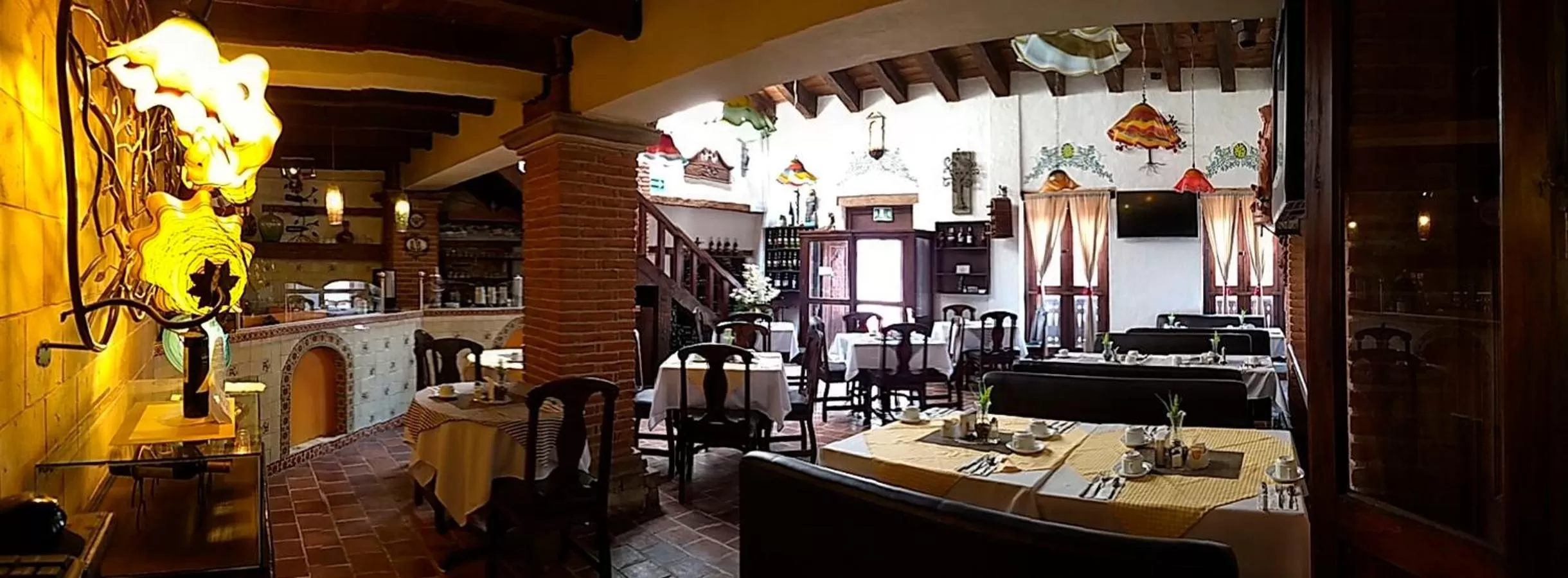 Restaurant/places to eat in Hotel Grand Maria