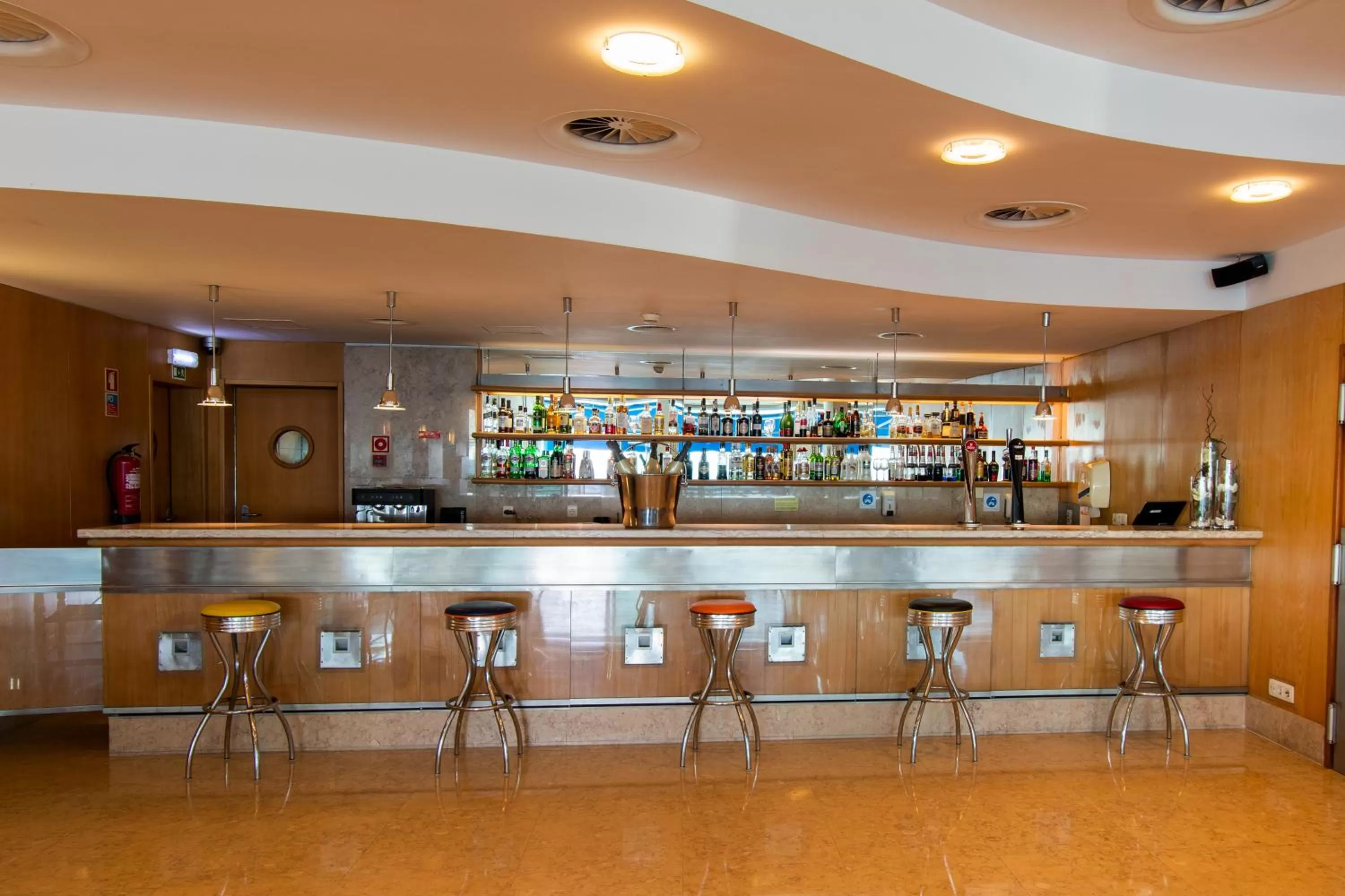 Lounge or bar in SANA Sesimbra Hotel