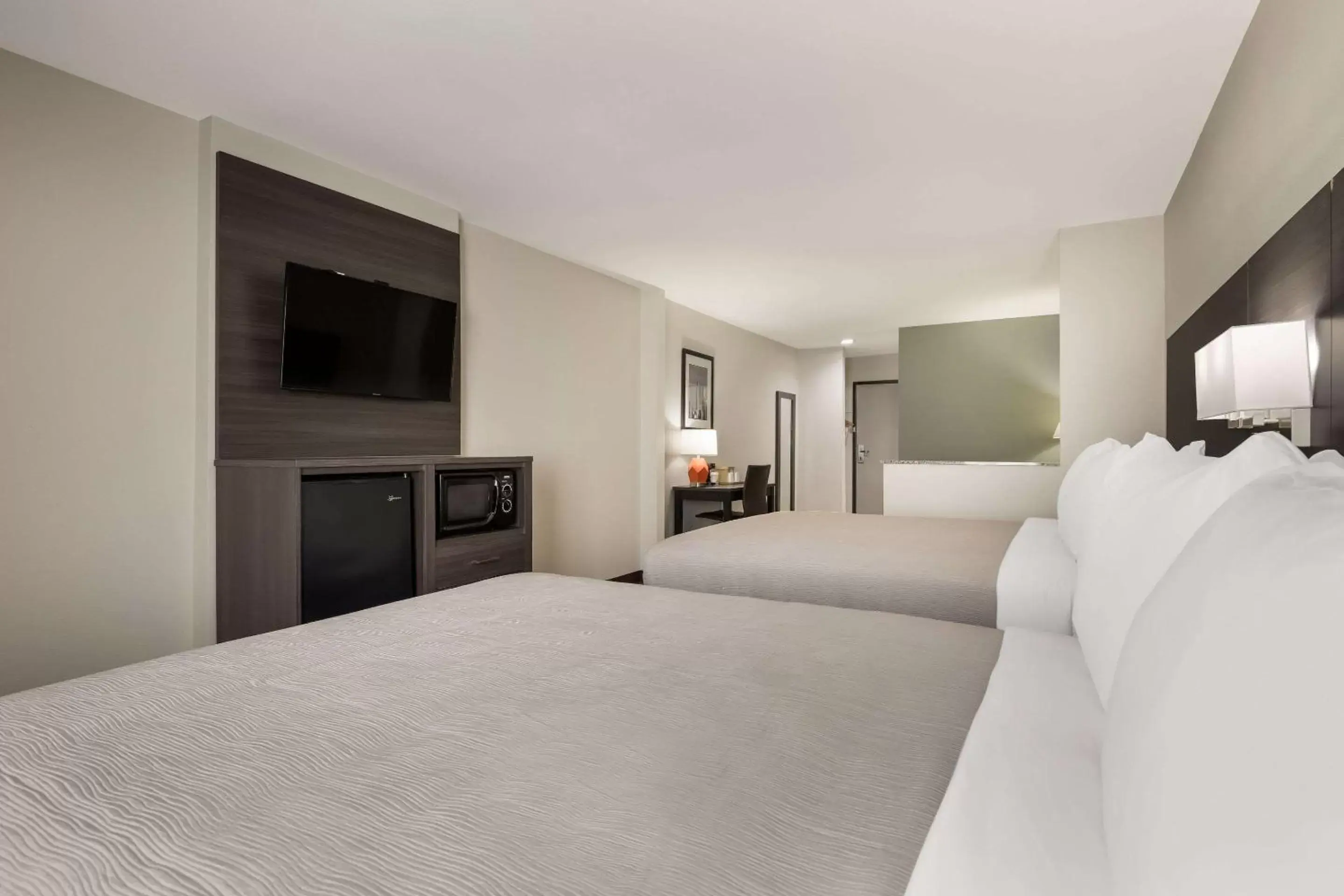 Queen Suite - Non-Smoking in Quality Suites Tulsa I-44 Queen Suite - Non-Smoking in Quality Suites Tulsa I-44