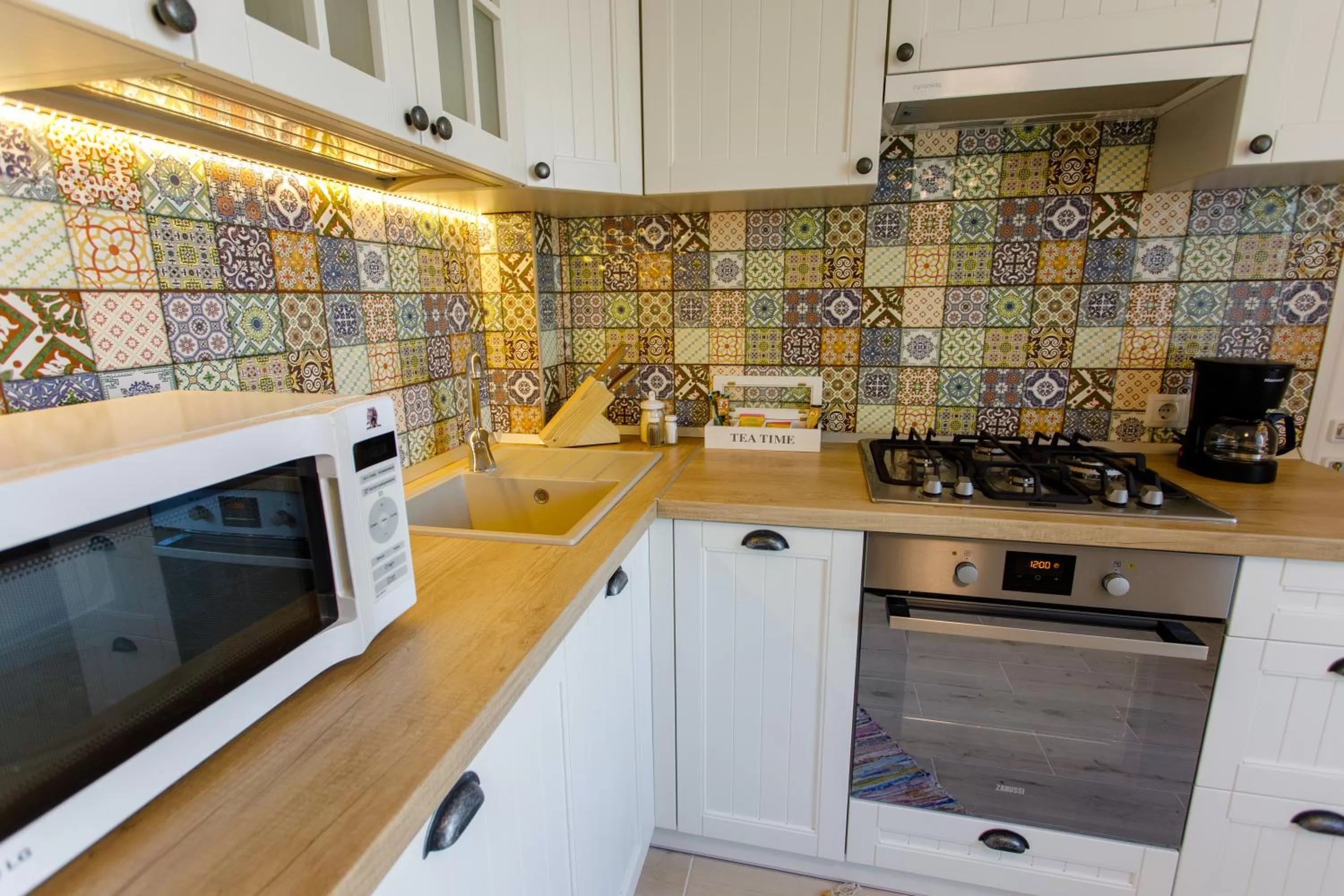 Coffee/tea facilities in Apart-Hotel LAVINA з ДЖАКУЗІ