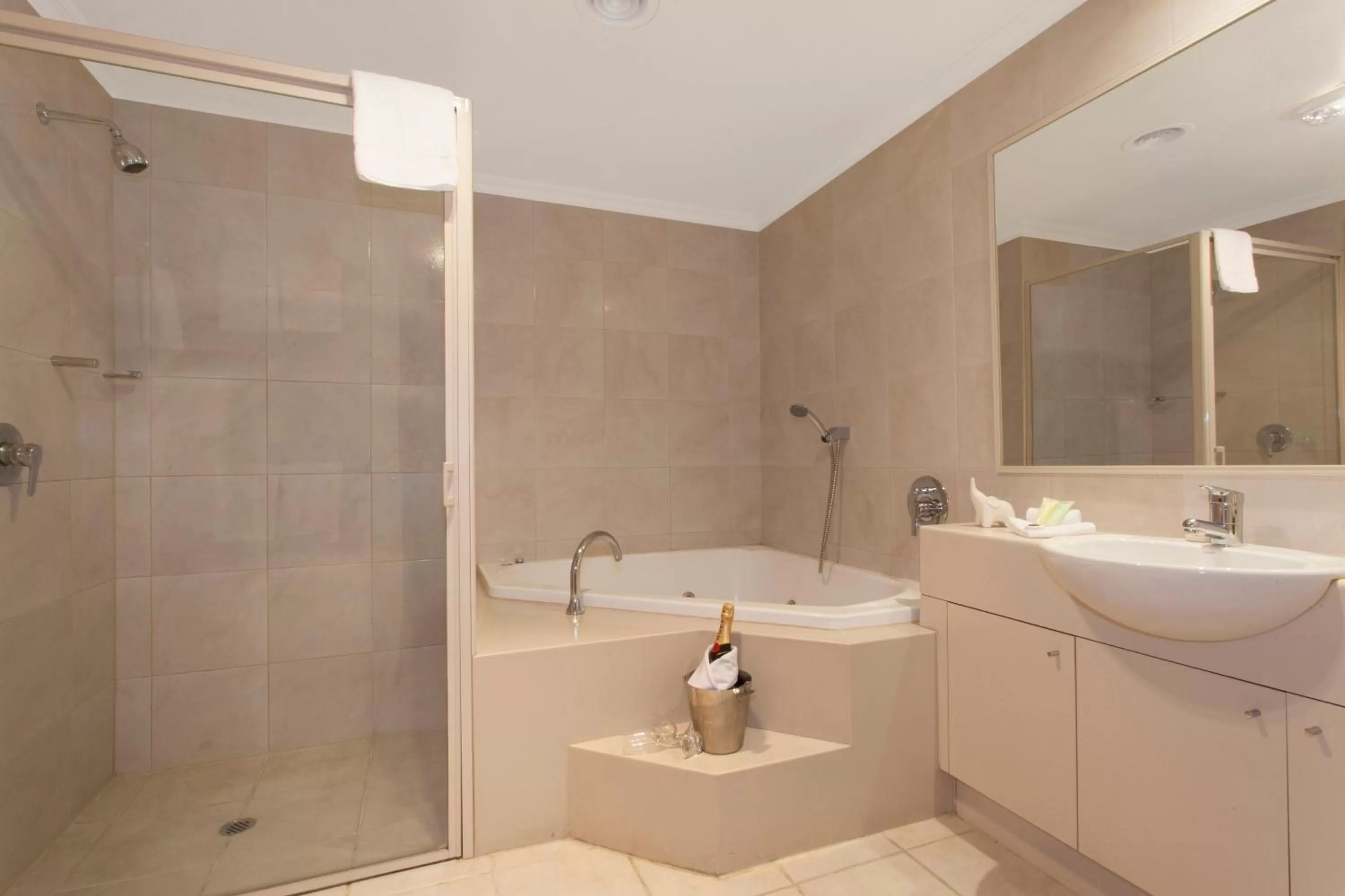 Bathroom in Melbourne Metropole Central Official