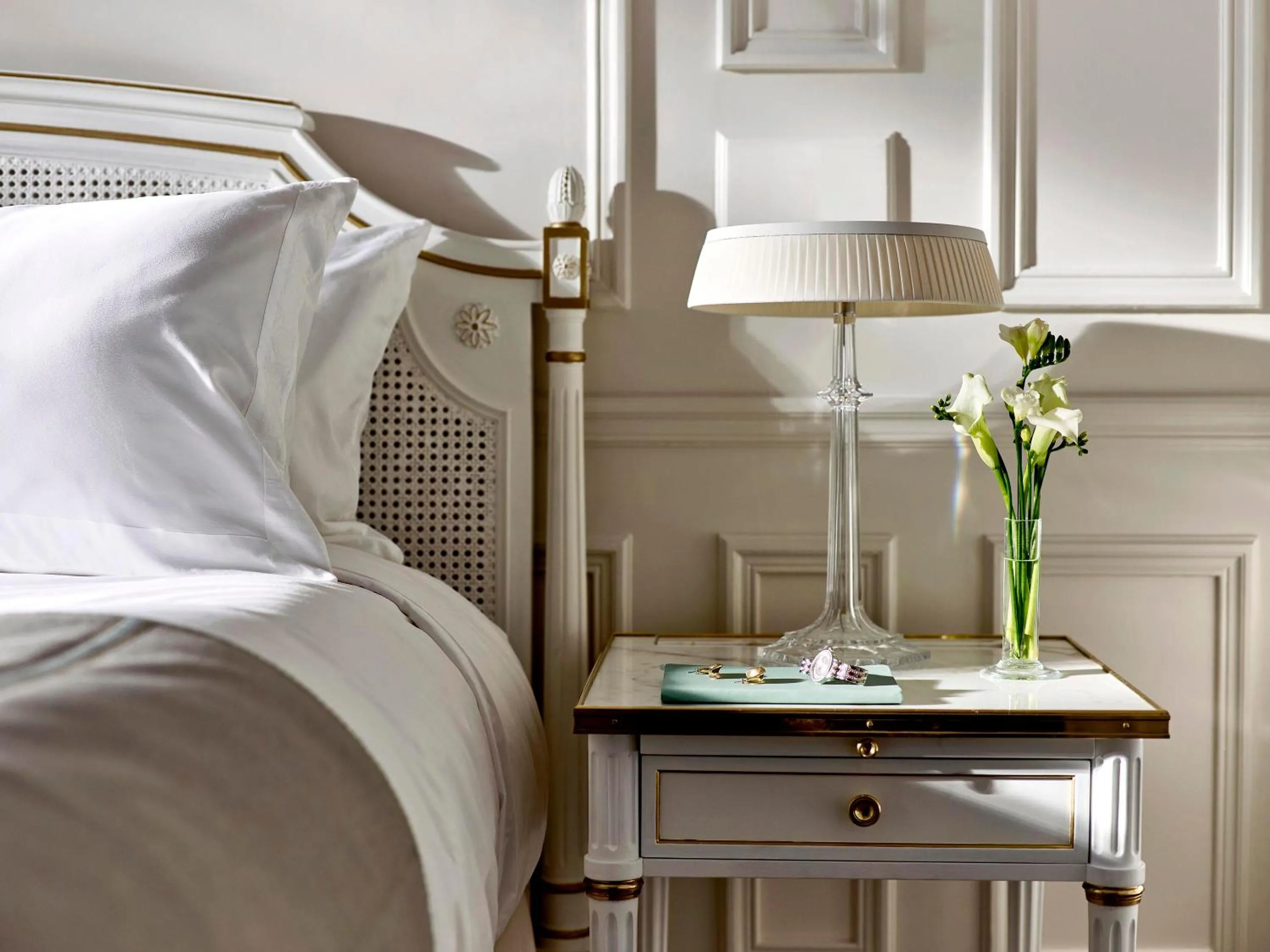 Bedroom, Bed in Le Meurice – Dorchester Collection