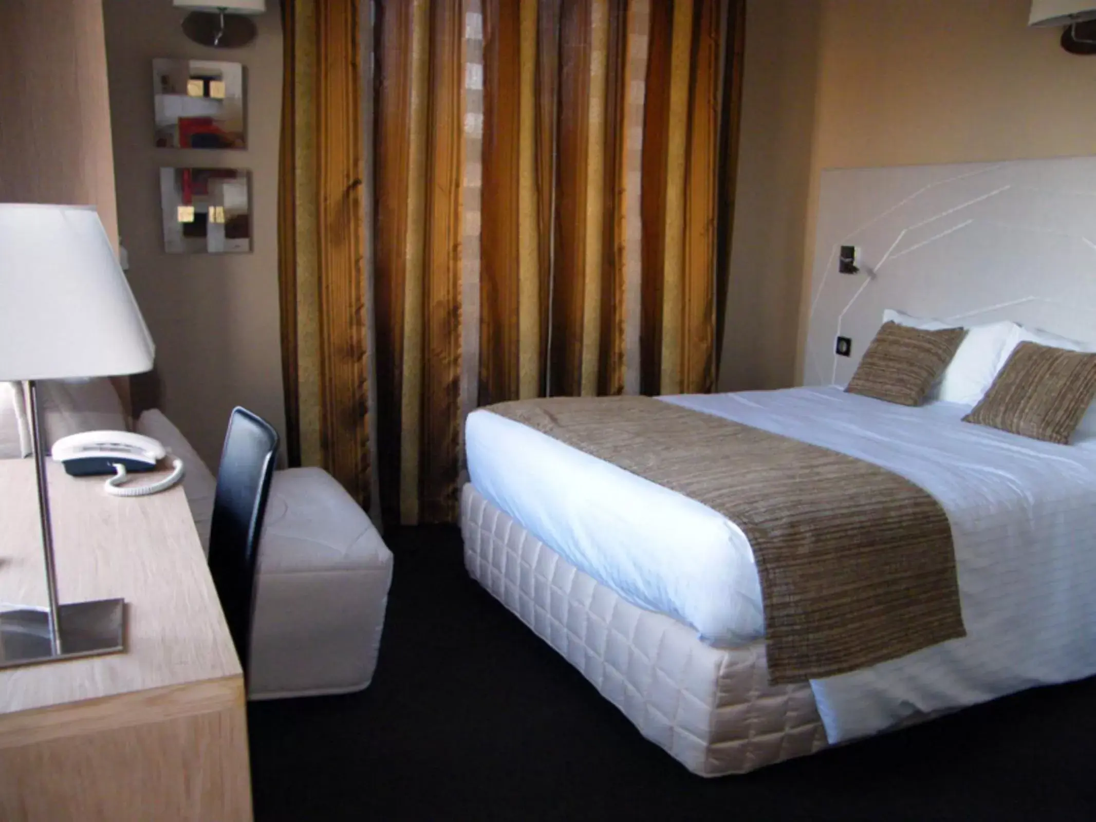 Comfort Double Room in CIT'HOTEL Saint-Pierre Comfort Double Room in CIT'HOTEL Saint-Pierre