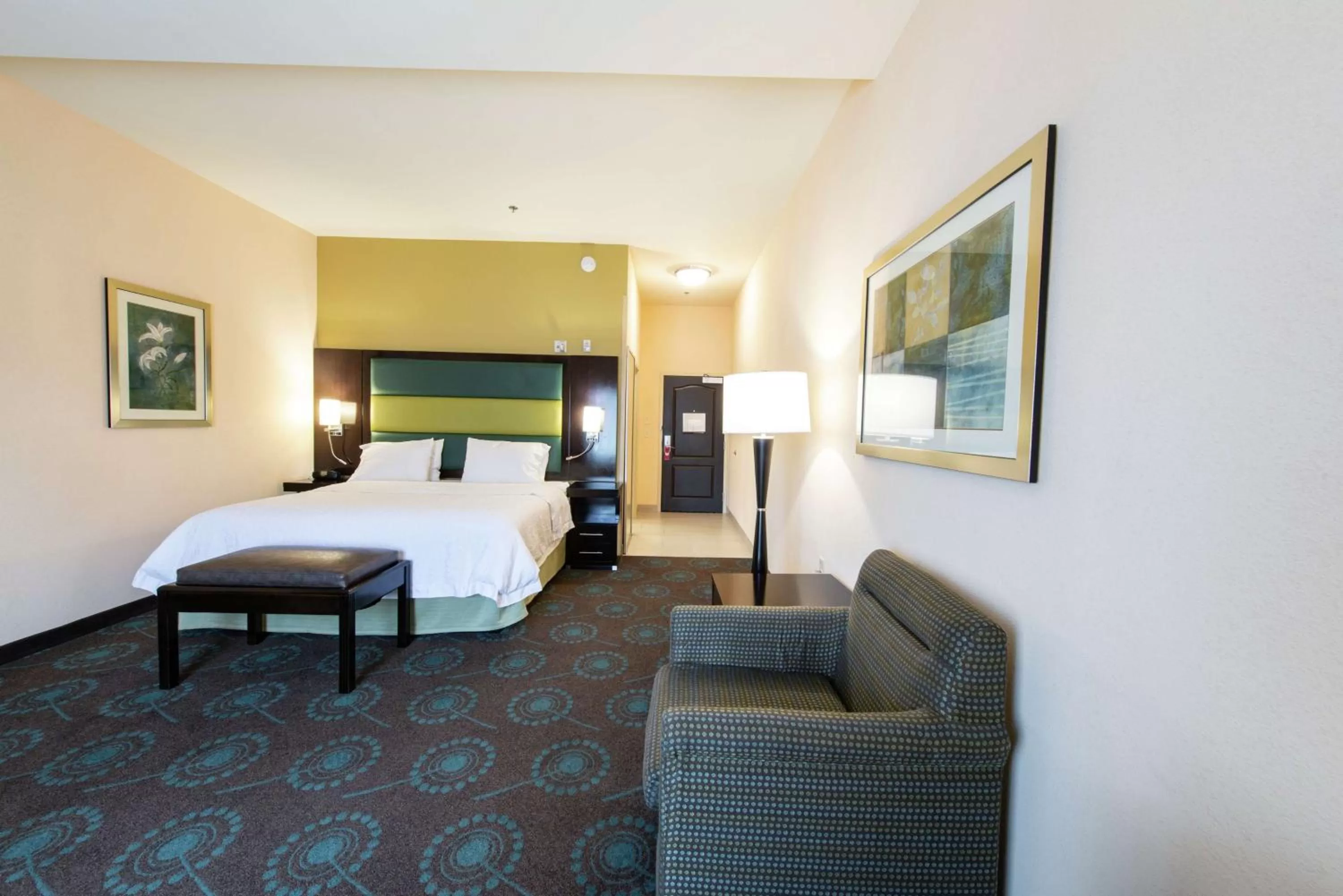 Photo of the whole room, Bed in Hampton Inn & Suites Salt Lake City/Farmington